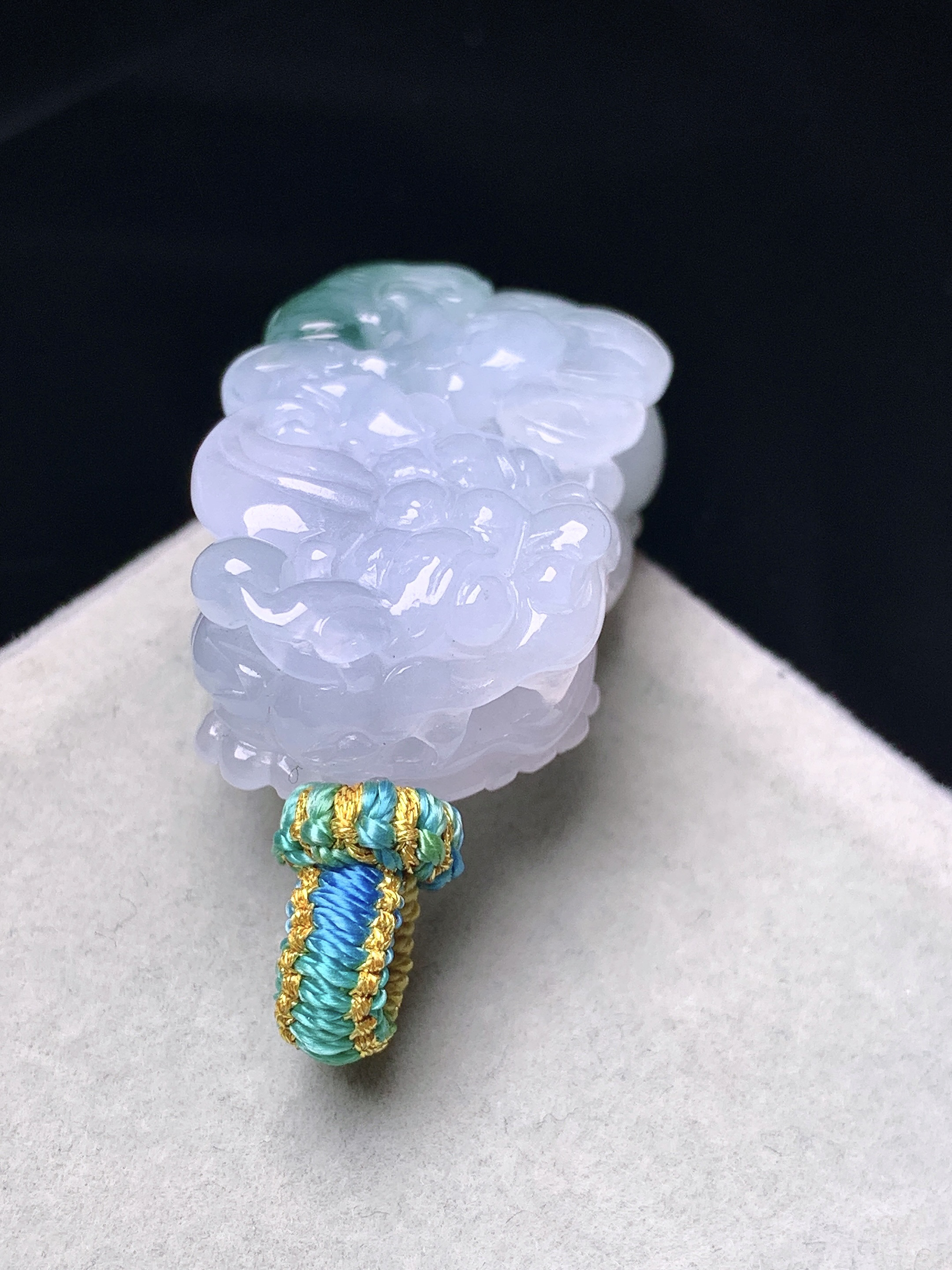 飘绿貔貅吊坠 玉质细腻 色泽艳丽清新 水润亮眼 整体尺寸34.5*20.8*11.8 e1
