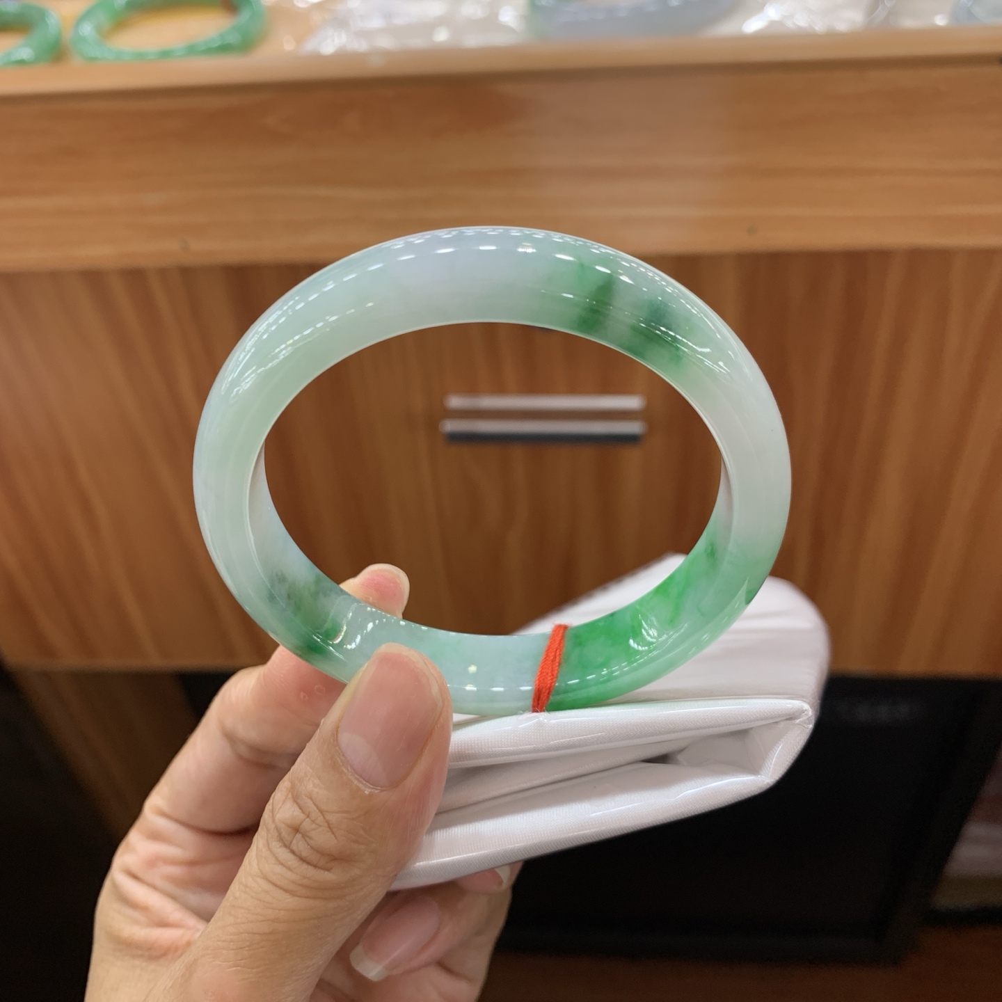 051515GX 飘绿正圈翡翠手镯 58.5-12.2-7.6
