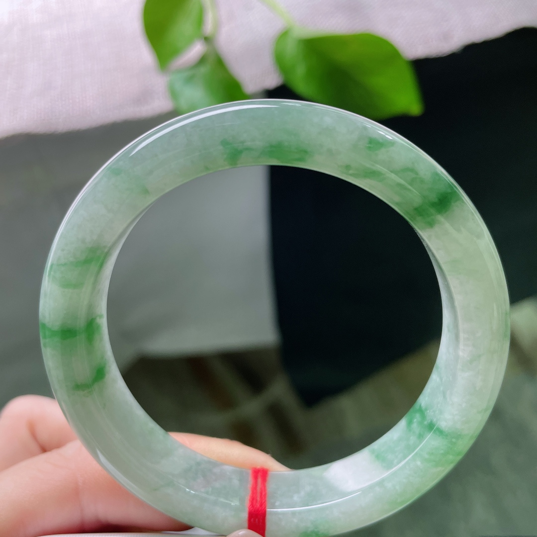 57/11.9/8.4飘绿正圈，水头好，种老，翠影轻飘凝玉骨，清风漫染入清和。无裂，ss50759a