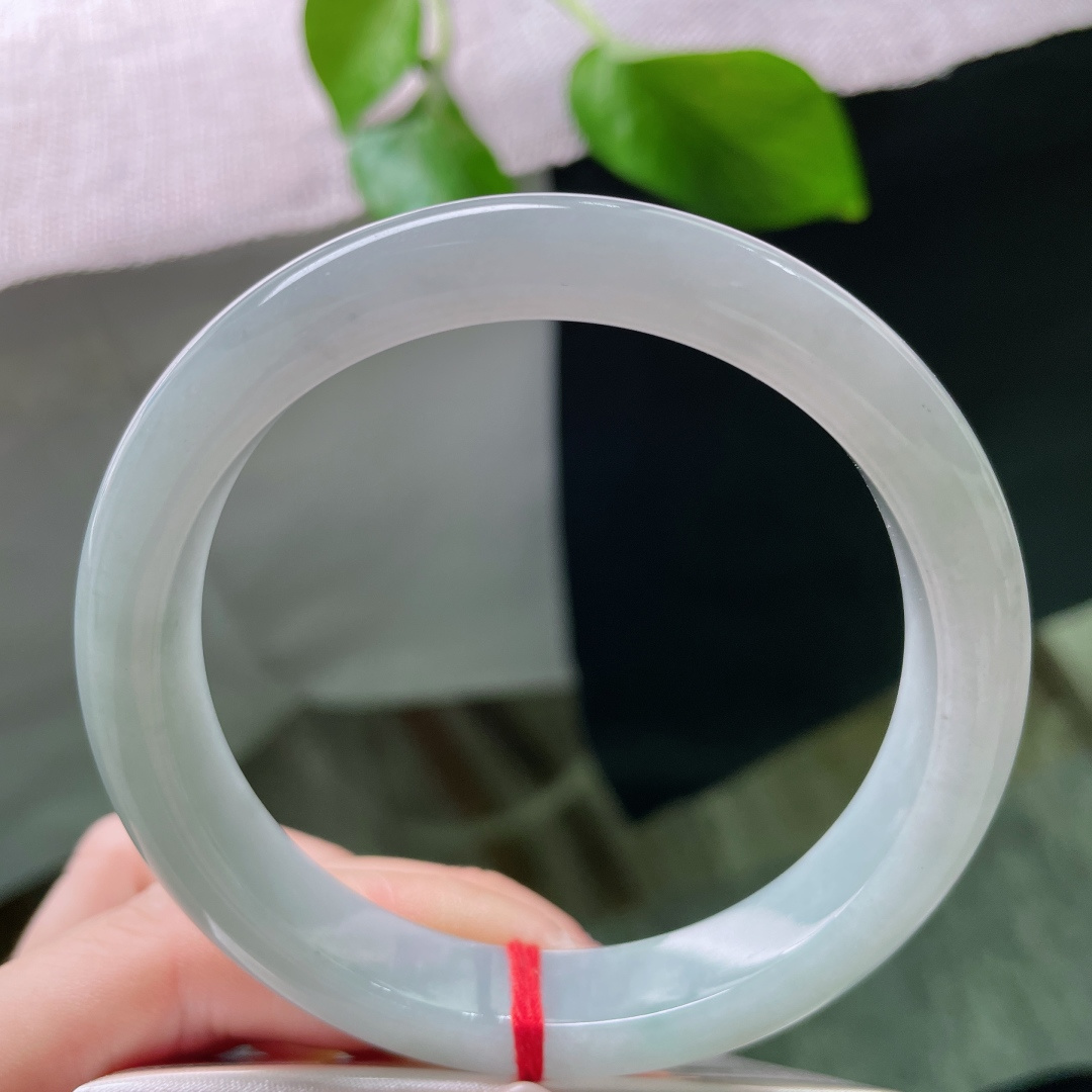 60.7/11.9/8.1，绿底正圈，水头好，肉质细腻干净，大圈口，从容自若，无裂，ss52139a