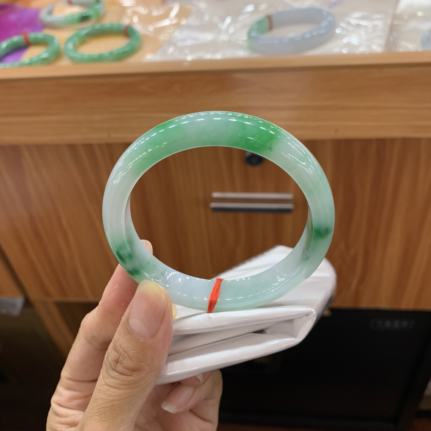 051515GX 飘绿正圈翡翠手镯 58.5-12.2-7.6