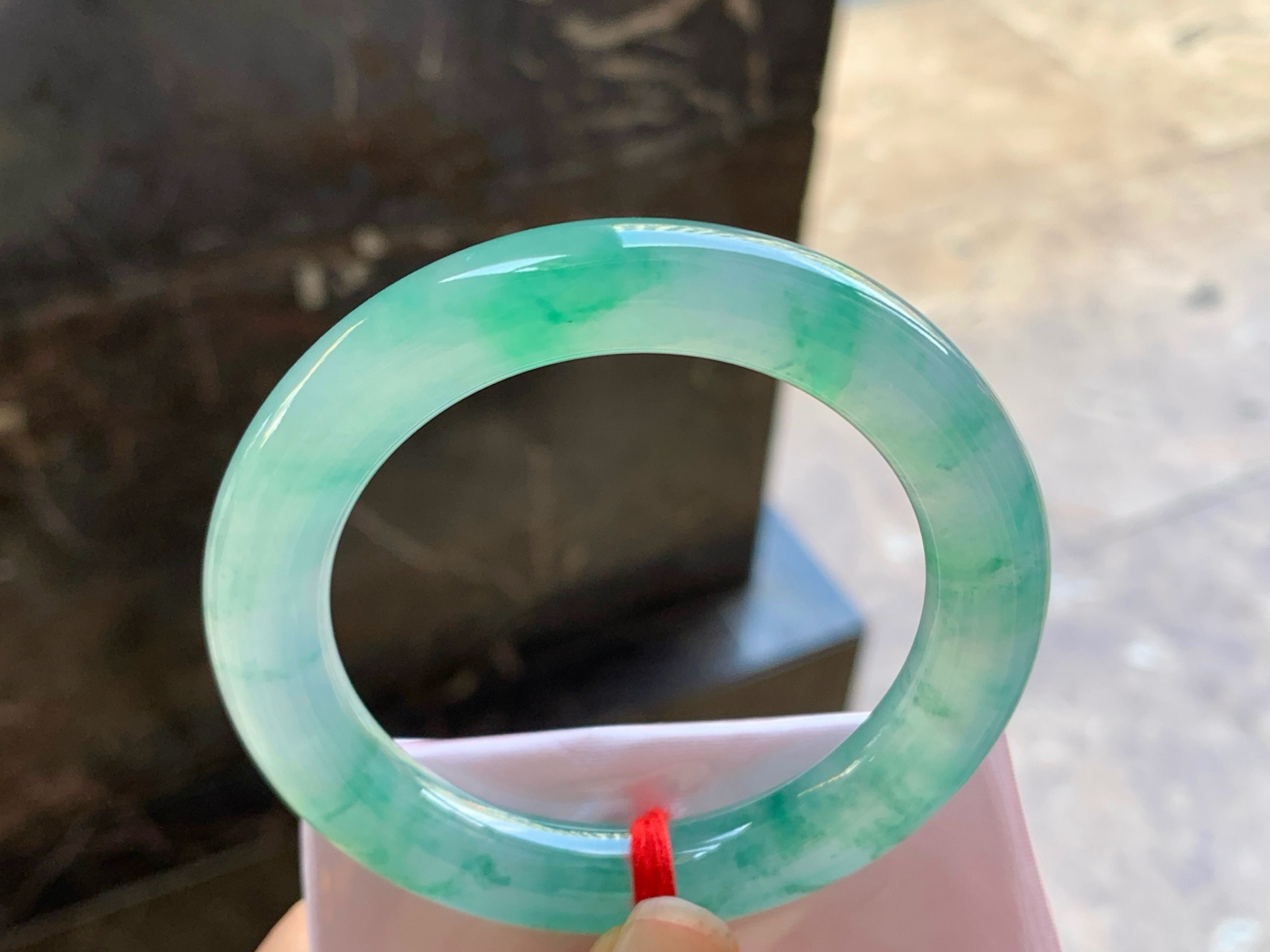 56-11.2

冰绿花圆条手镯^_^种水好