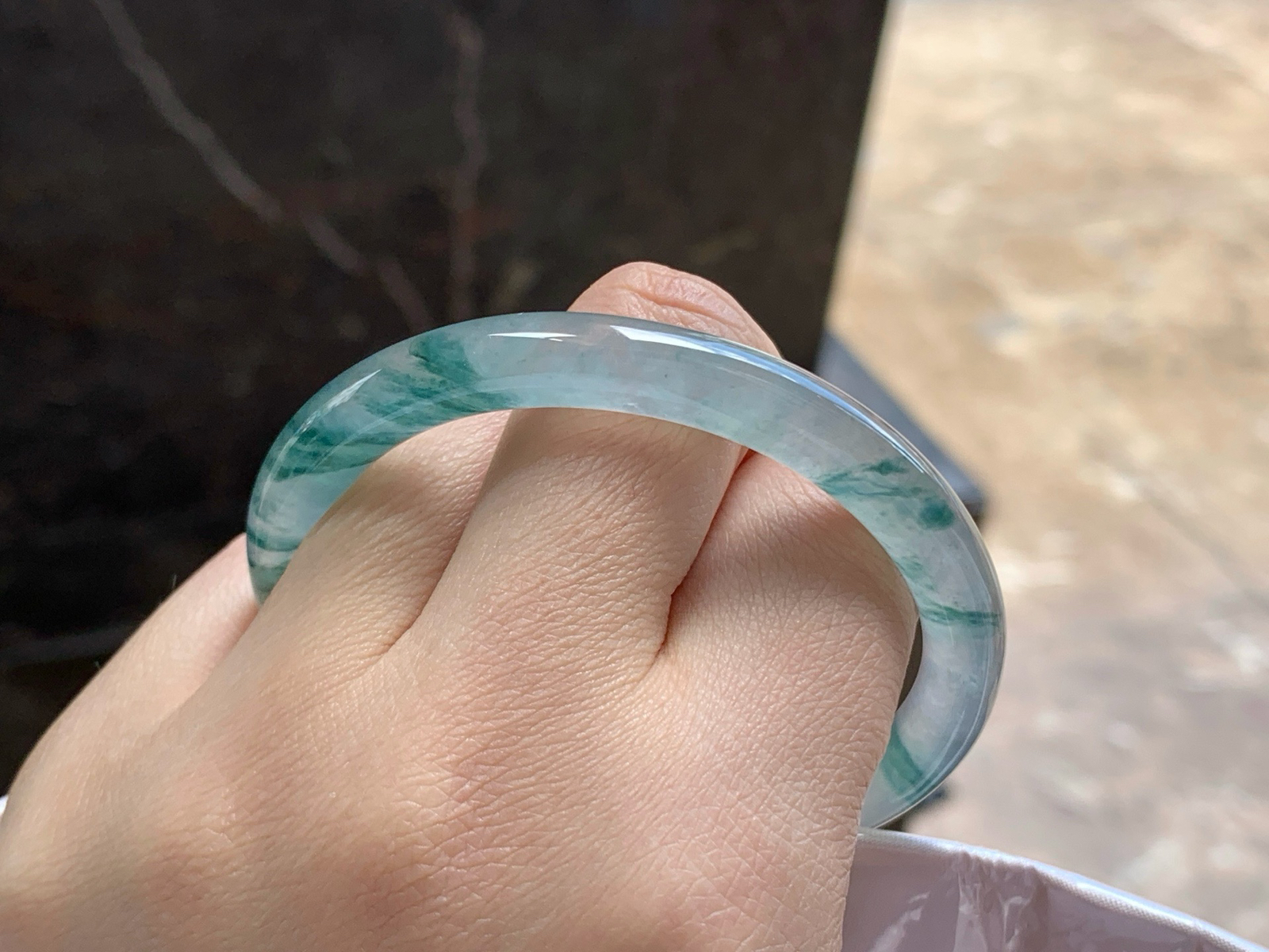 52.7-7.3

冰蓝花贵妃手镯^_^冰透 种水好 飘花浓郁 正圈50可