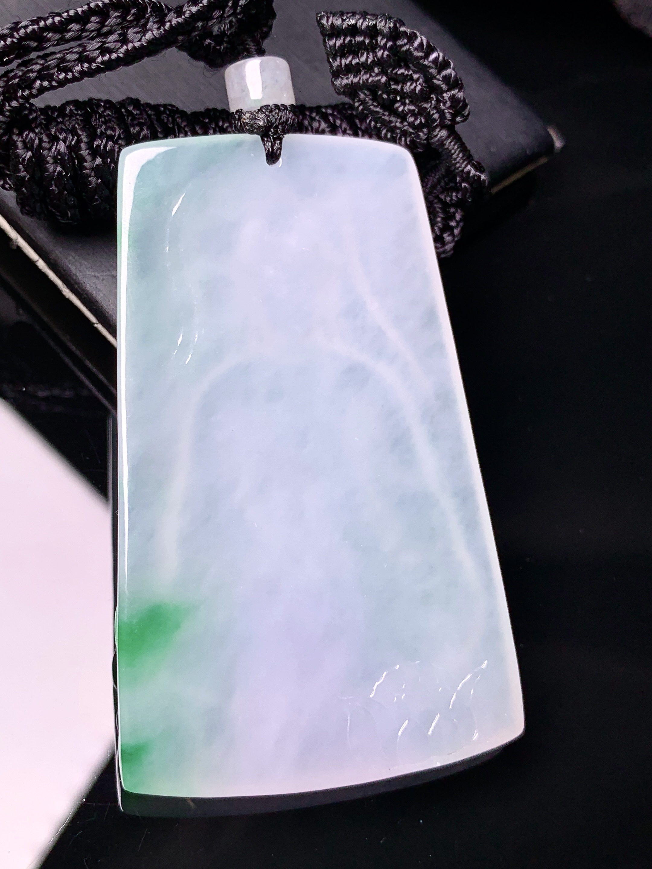 飘绿观音吊坠 玉质细腻 色泽艳丽清新 水润亮眼 整体尺寸60*36.5*5.5 a2