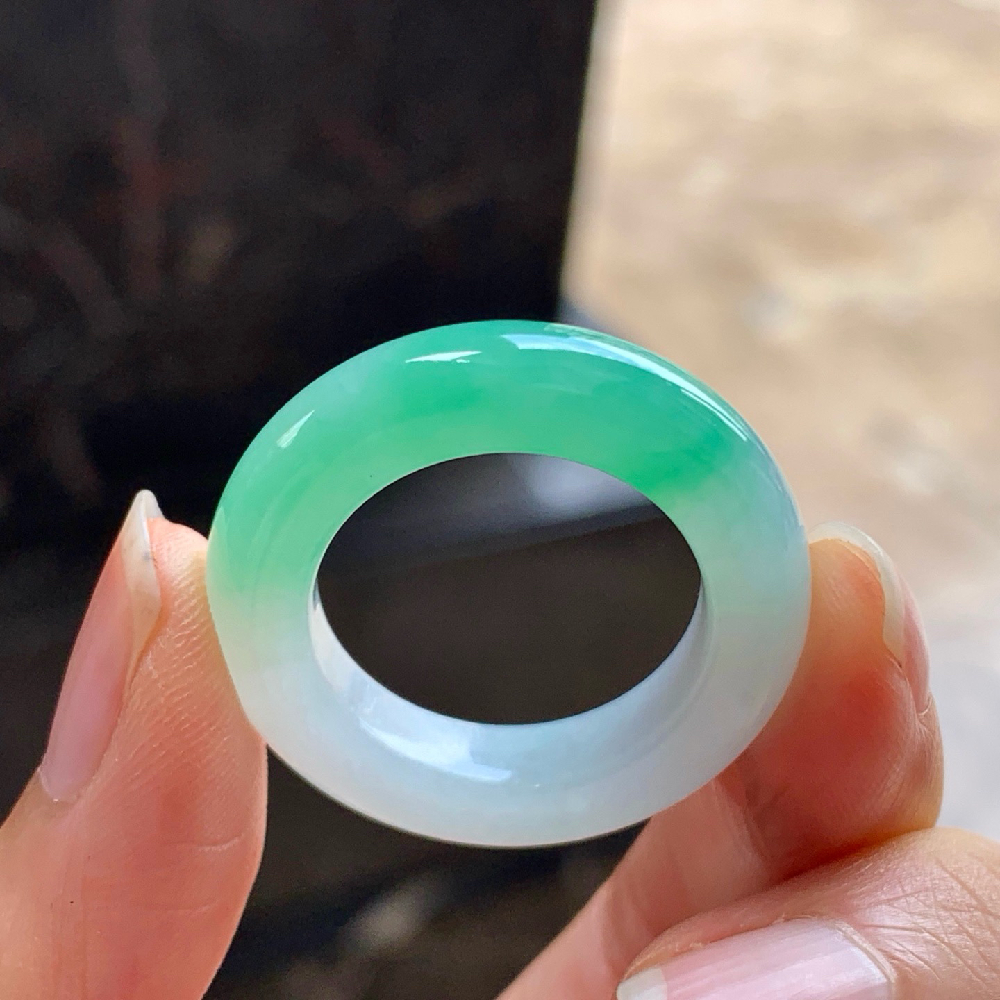 阳绿色指环^_^色阳 玉质温润 细腻 24号指圈