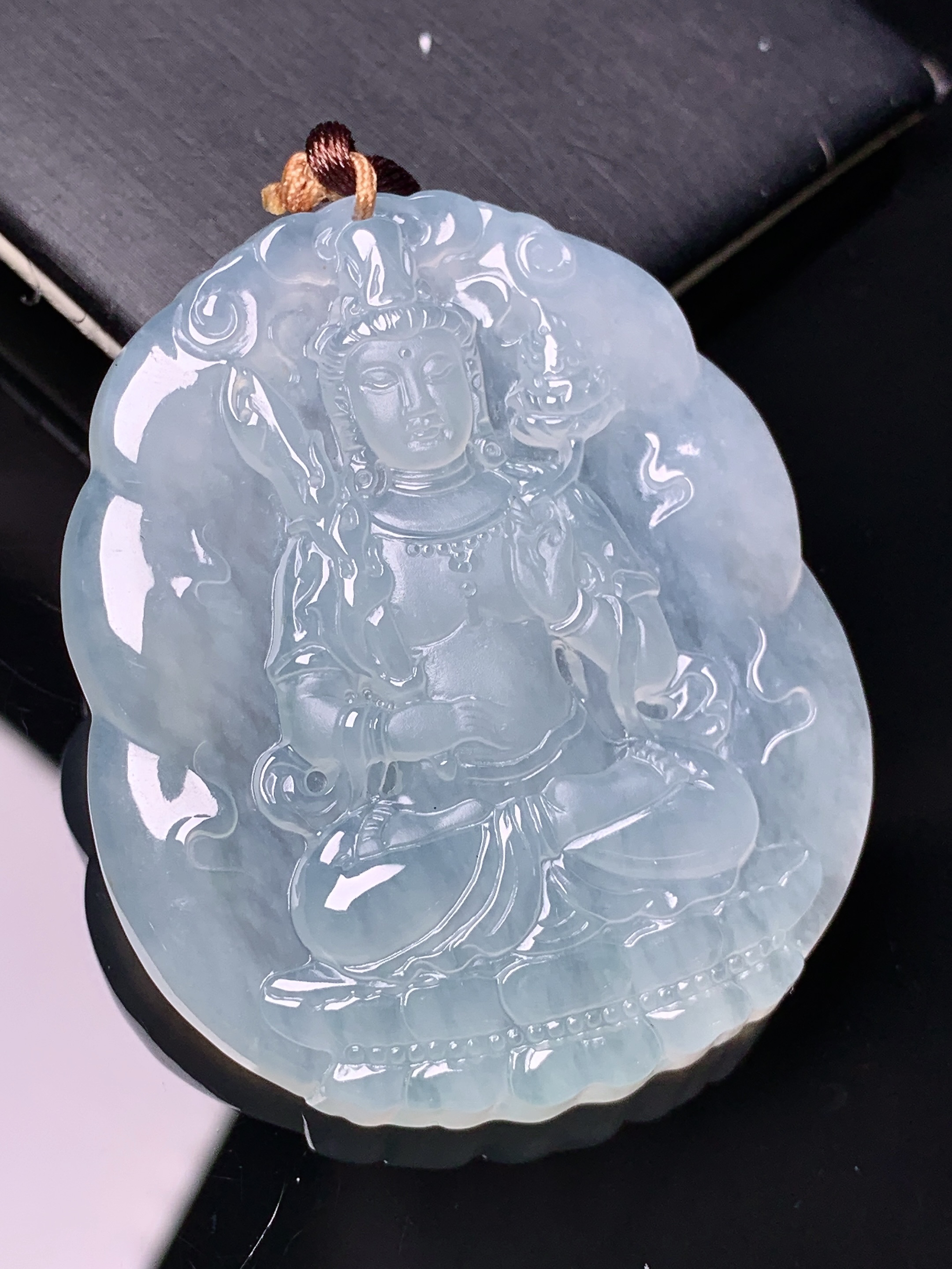 冰种度母观音菩萨吊坠 玉质细腻 色泽艳丽清新 水润亮眼 整体尺寸50.8*42.5*5.8 b2
