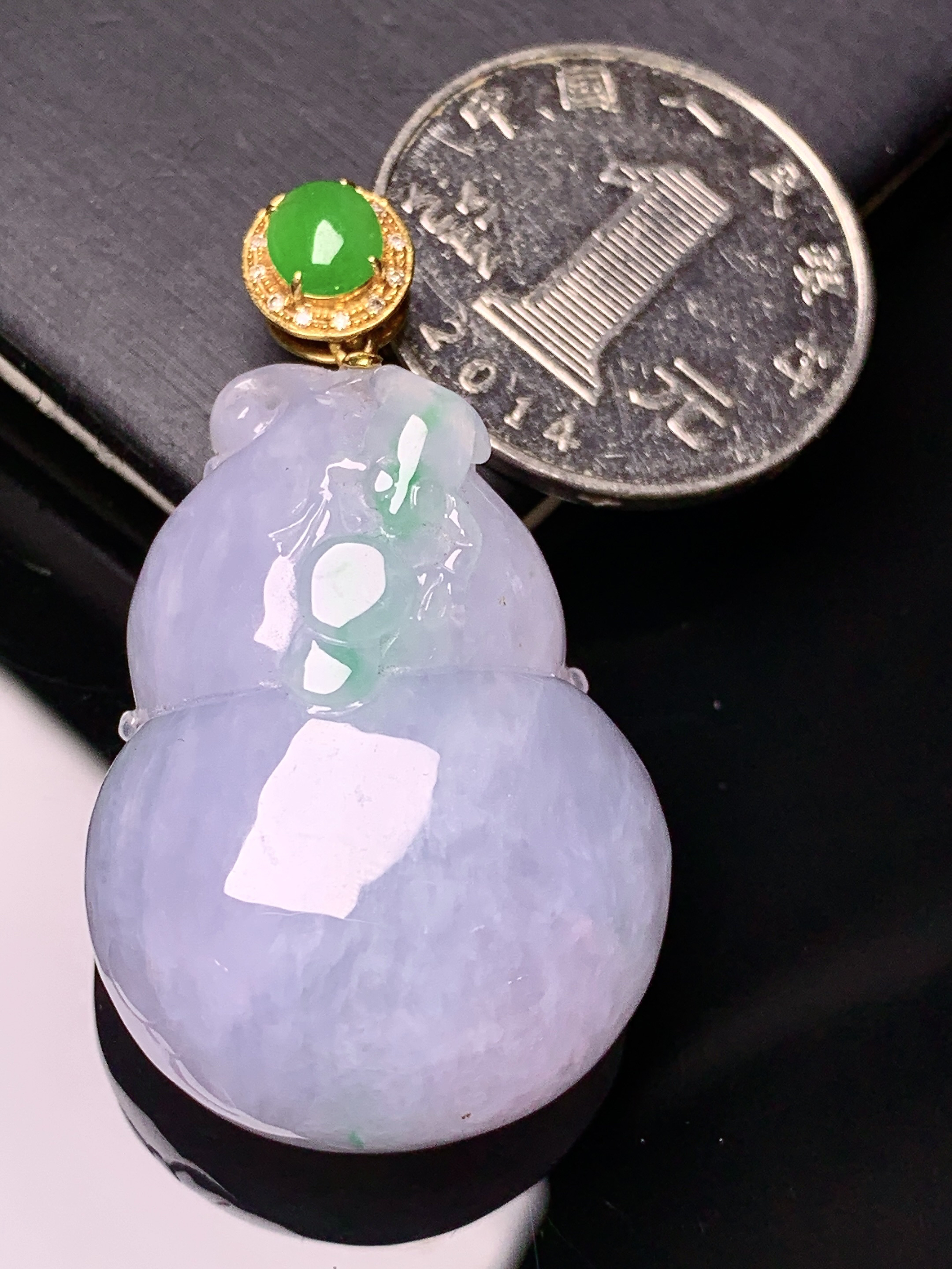18k金钻镶嵌紫罗兰葫芦吊坠 玉质细腻 色泽艳丽清新 水润亮眼 整体尺寸42.5*24.5*13.5  f4