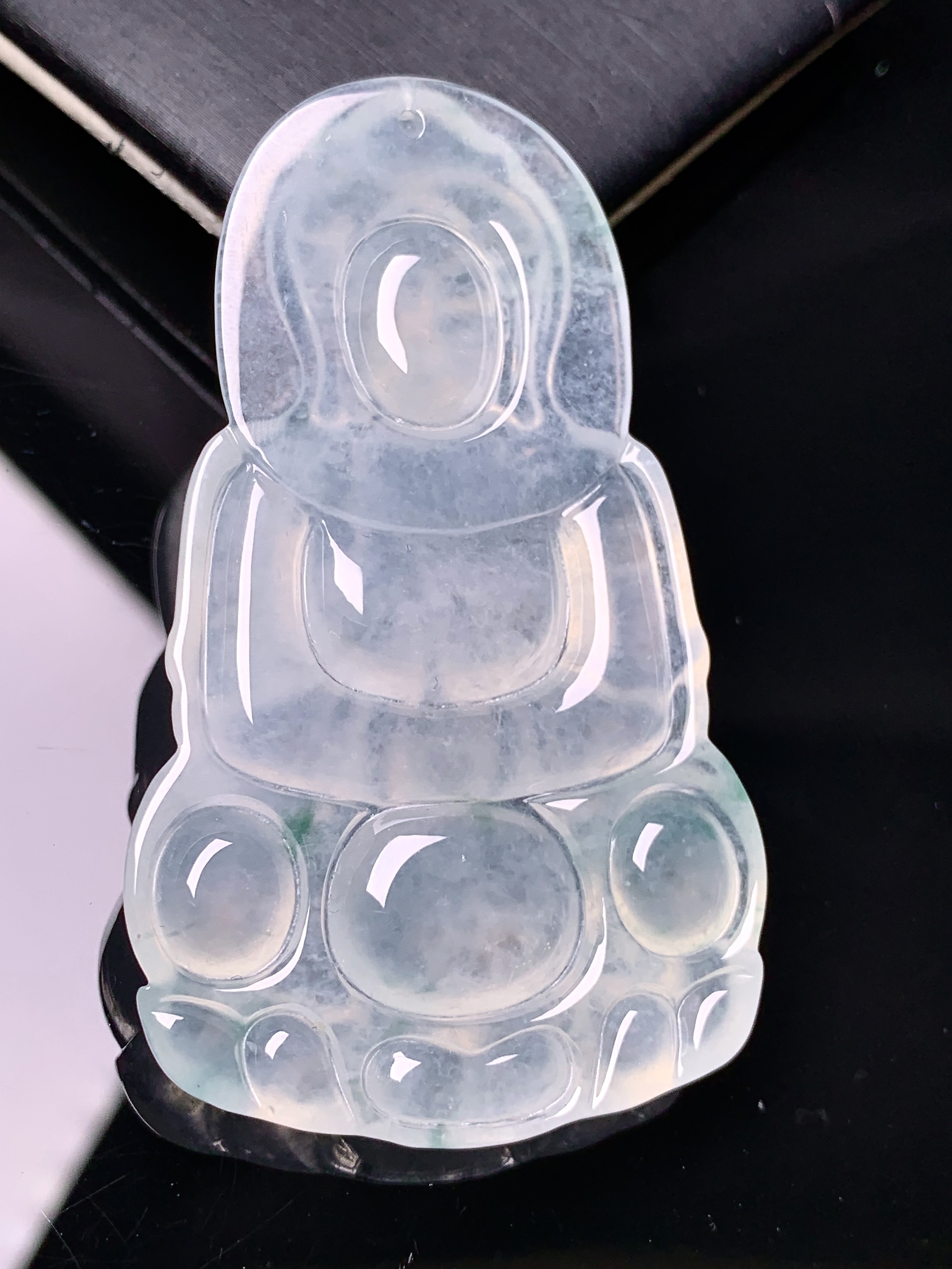 冰种观音菩萨吊坠 玉质细腻 色泽艳丽清新 水润亮眼 整体尺寸60.3*35.5*6.3 c1