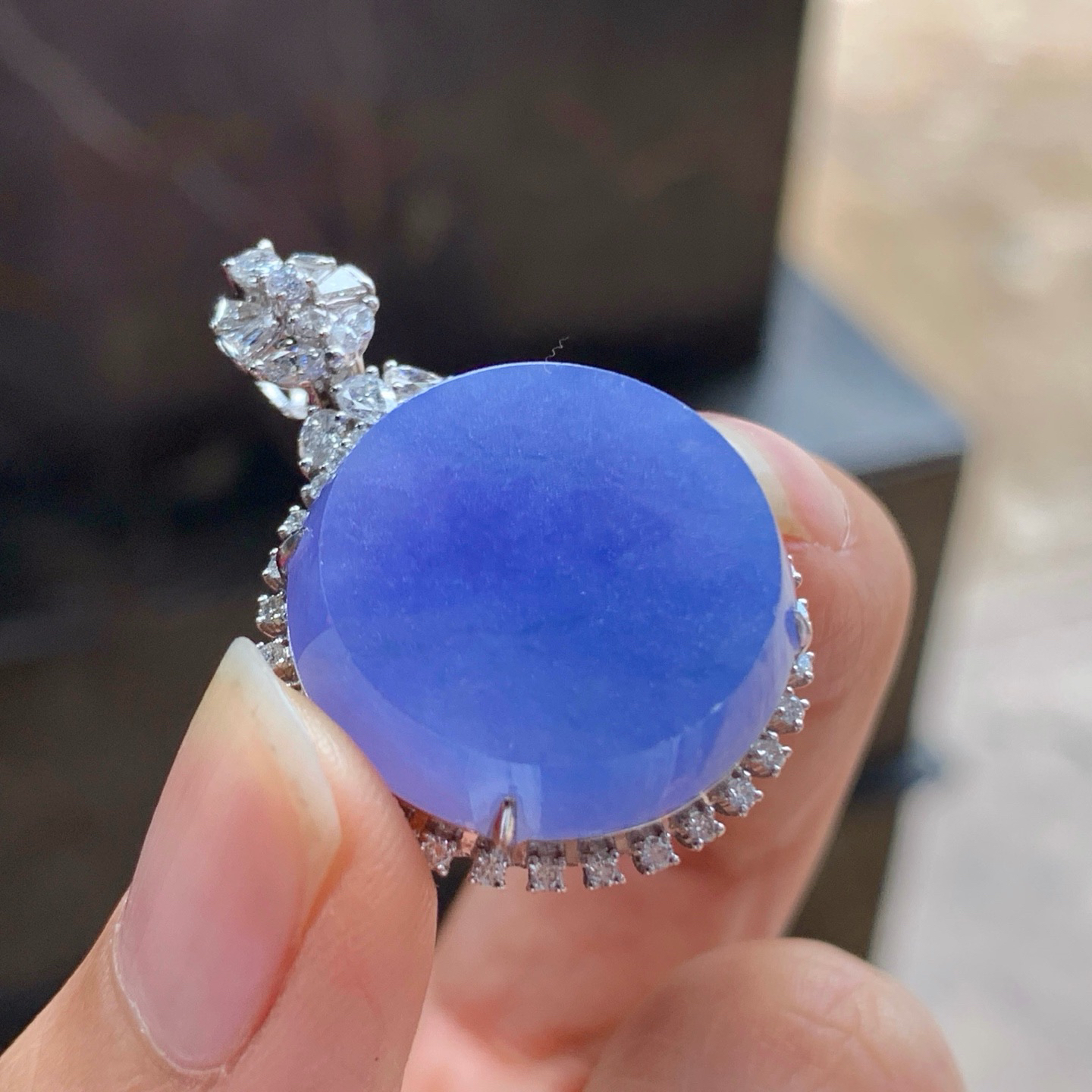 金钻镶嵌紫罗兰圆牌^_^厚实鲜艳