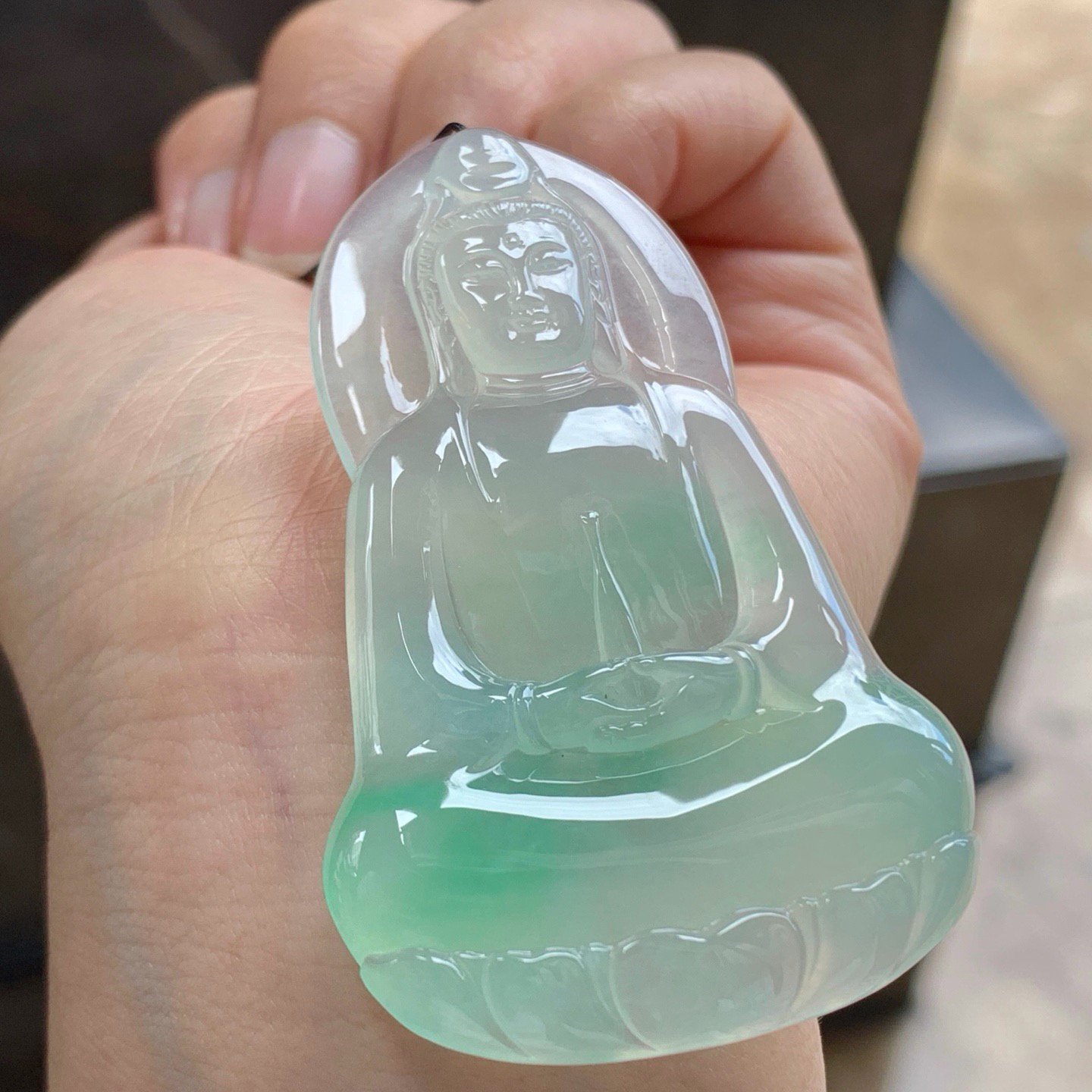 晴绿素衣观音^_^玉质温润 细腻 色阳