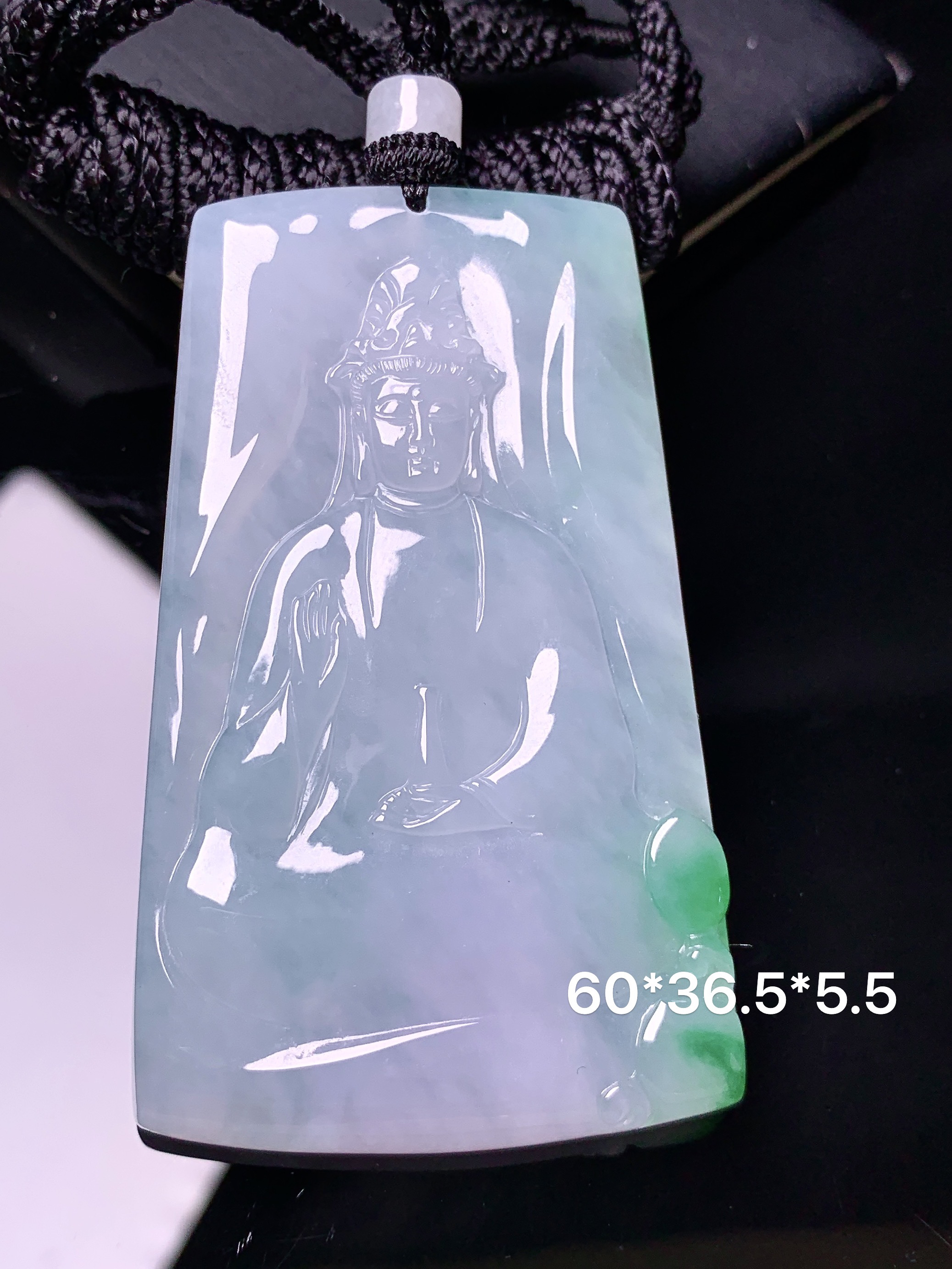 飘绿观音吊坠 玉质细腻 色泽艳丽清新 水润亮眼 整体尺寸60*36.5*5.5 a2