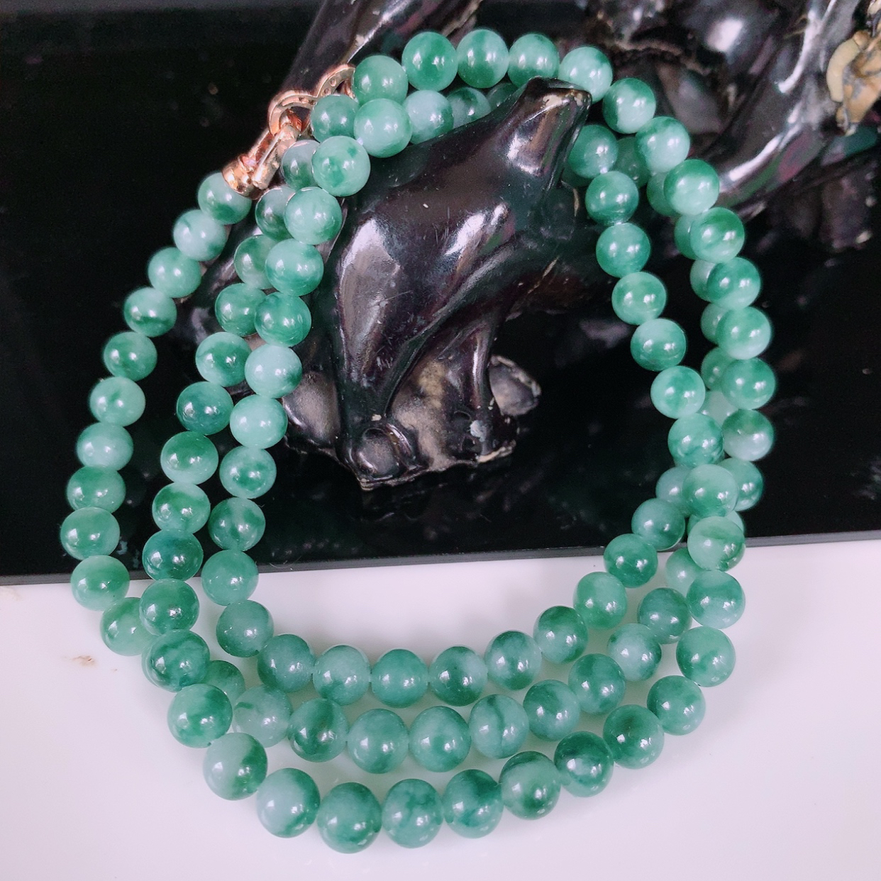 自然光实拍，冰润飘花翡翠圆珠项链  翡翠珠链 （装饰扣）玉质细腻  冰清玉润  颜色漂亮  #001.1取一尺寸6mm