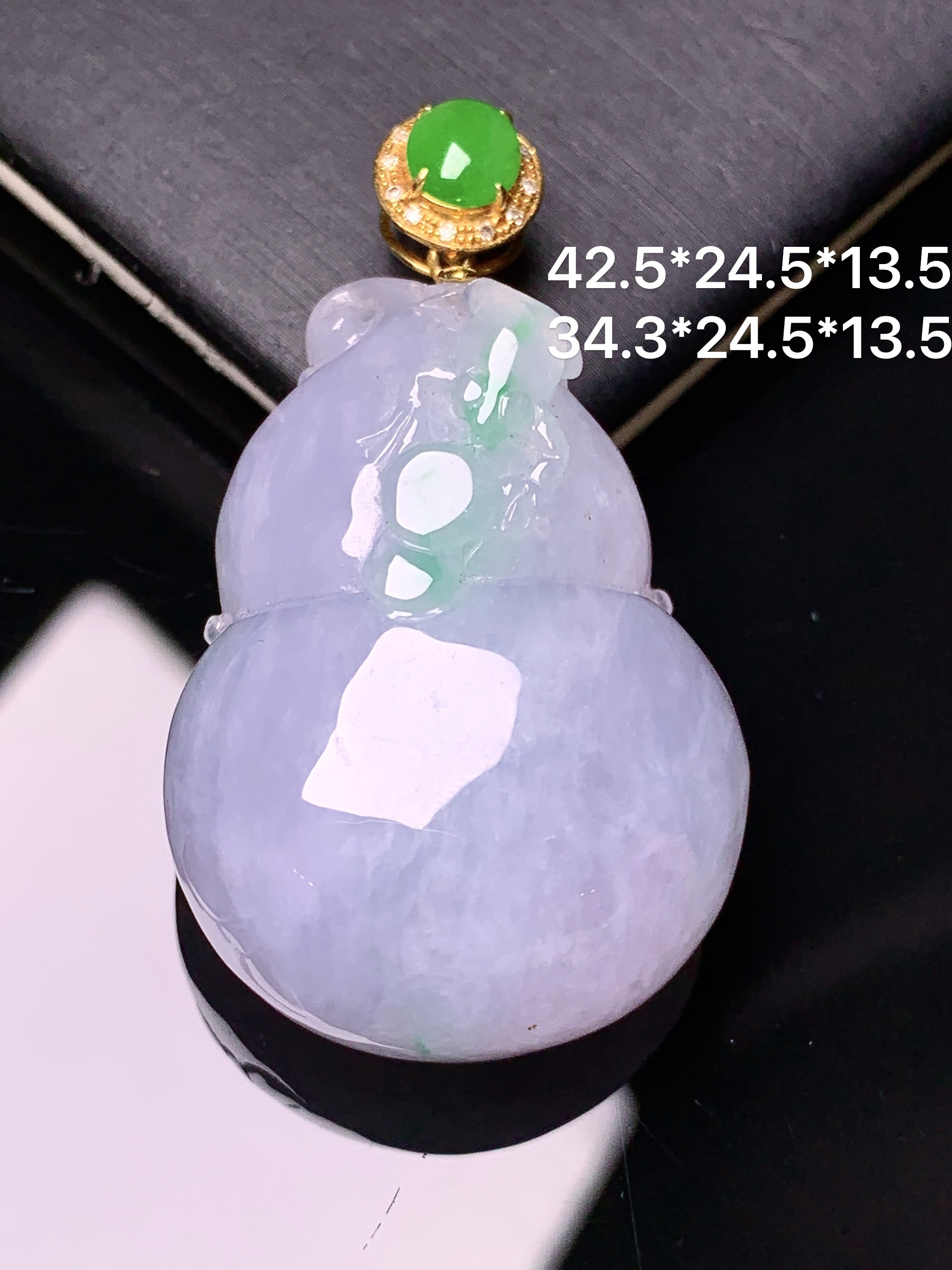 18k金钻镶嵌紫罗兰葫芦吊坠 玉质细腻 色泽艳丽清新 水润亮眼 整体尺寸42.5*24.5*13.5  f4