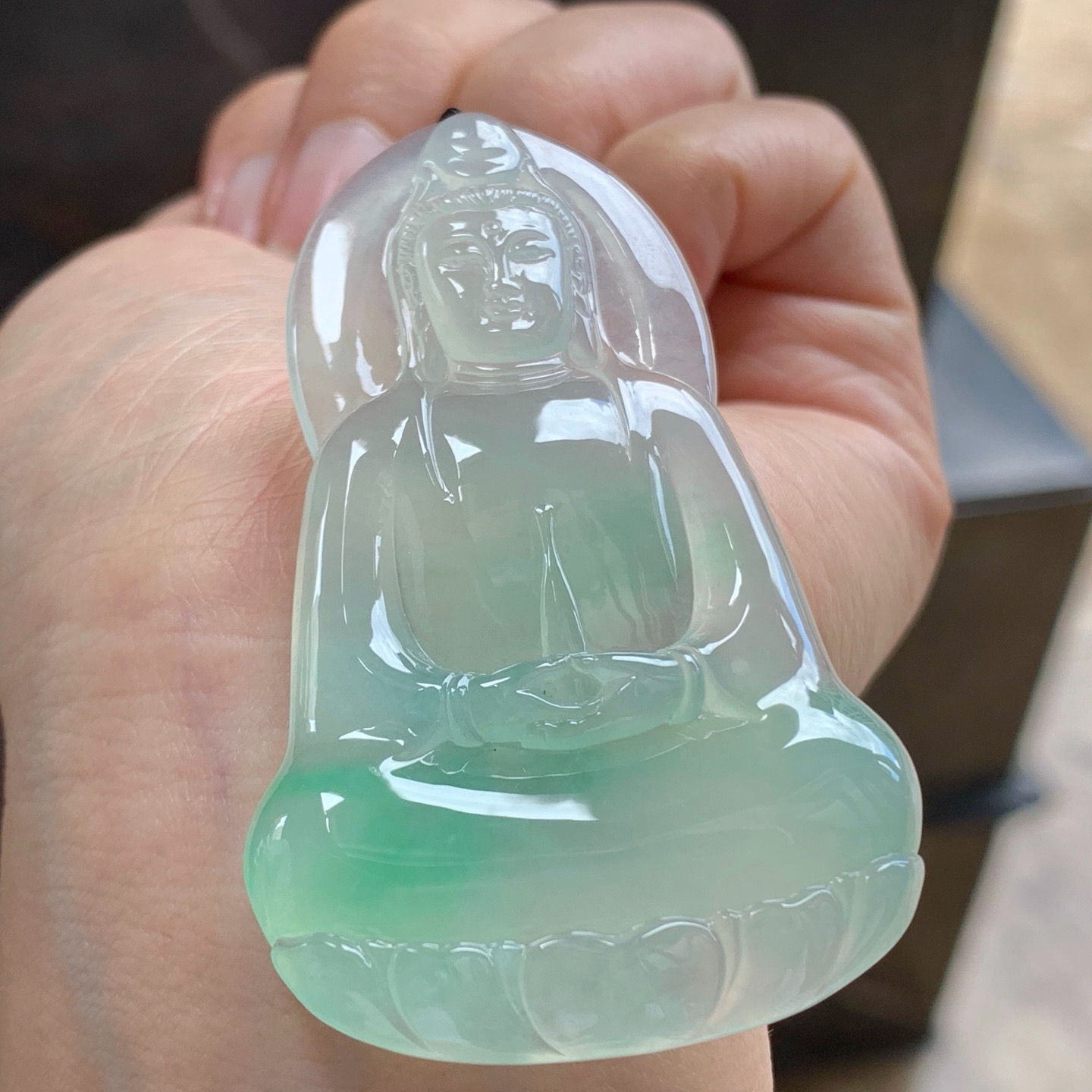 晴绿素衣观音^_^玉质温润 细腻 色阳