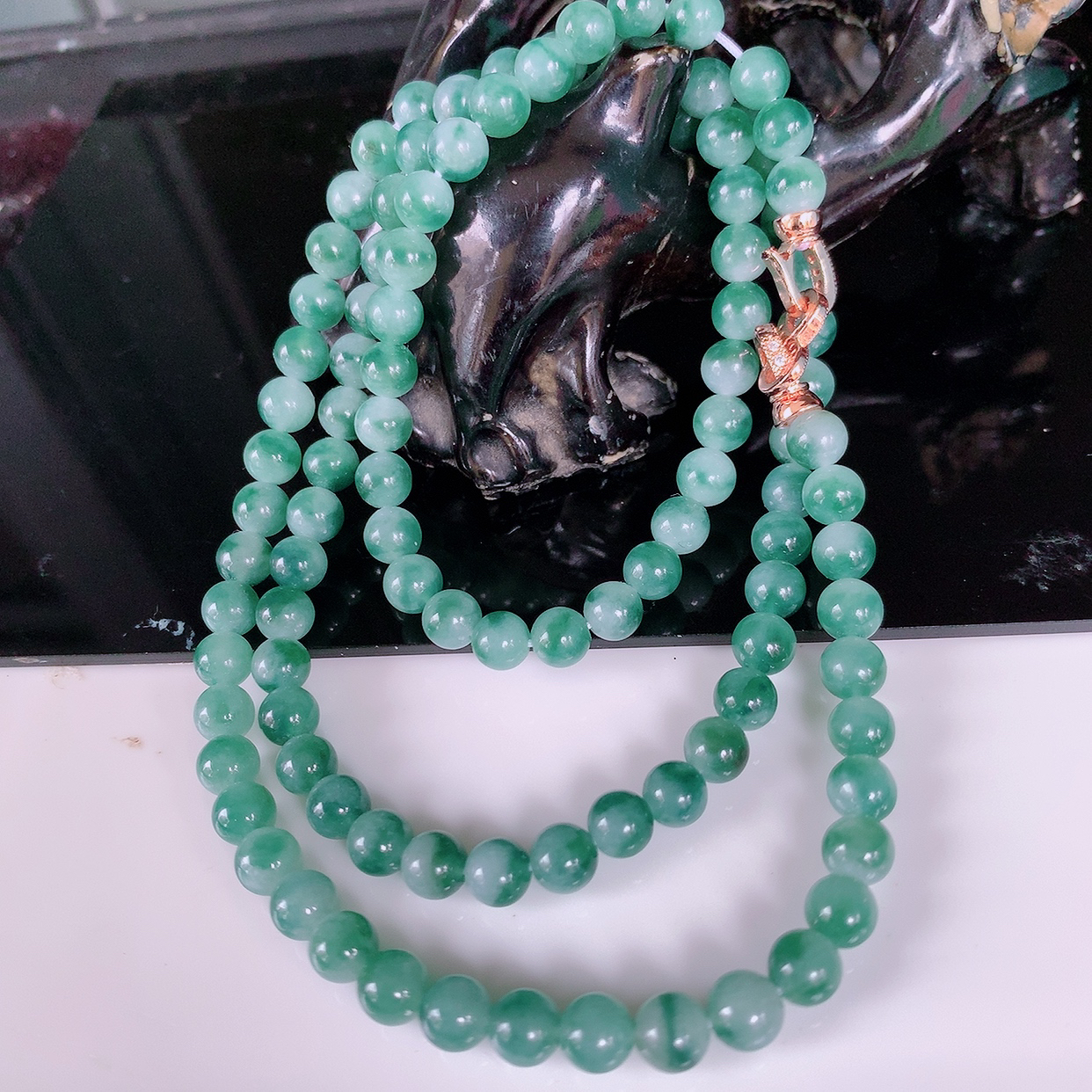 自然光实拍，冰润飘花翡翠圆珠项链  翡翠珠链 （装饰扣）玉质细腻  冰清玉润  颜色漂亮  #001.1取一尺寸6mm