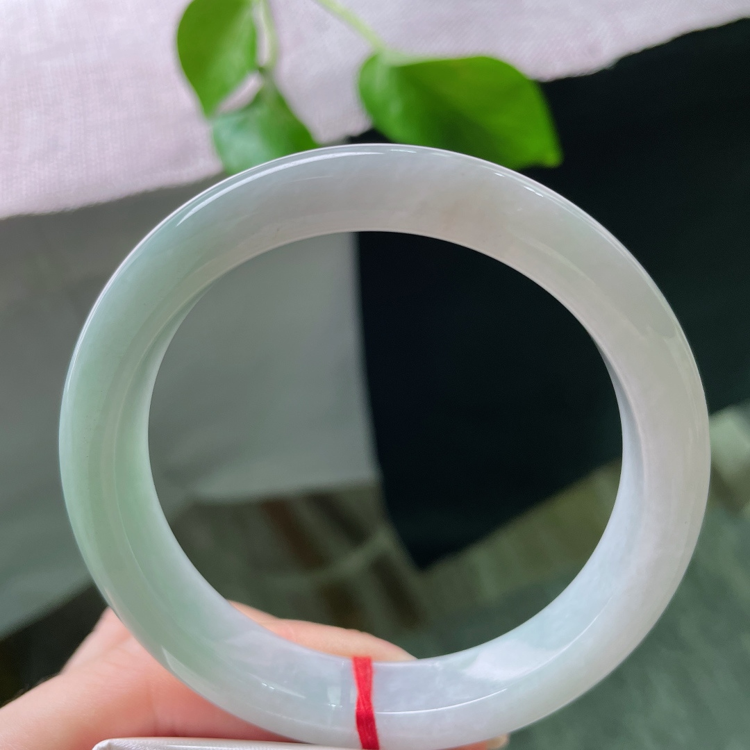 59.9/12.3/8.4，淡绿底正圈，淡雅倾心，不张扬的大气，水润，细腻，无裂，ss52234a