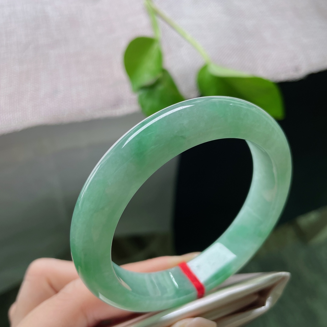 56/12.7/8.9，绿底正圈，不是那惊鸿一瞥的艳绿，而是这铺满底子的葱茏，才叫生生不息。无裂，ss51661a