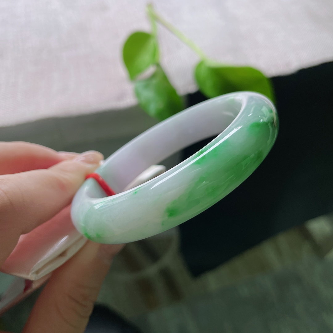 55/13/8.4飘绿正圈，白底青，水润，底子细腻，上手贵气又优雅，有纹，ss53157a