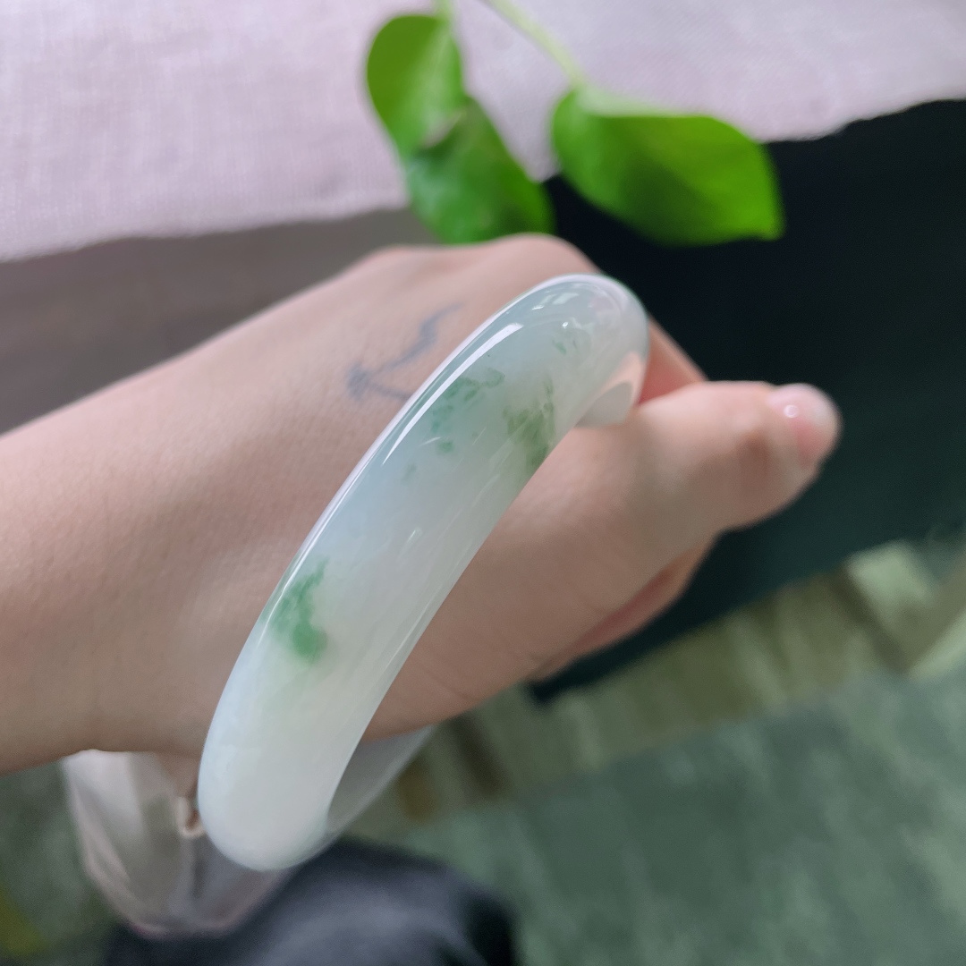 55.5/12.9/8.9，飘花正圈，干净清爽，微紫作底，古典又有韵味，无裂，ss52340a