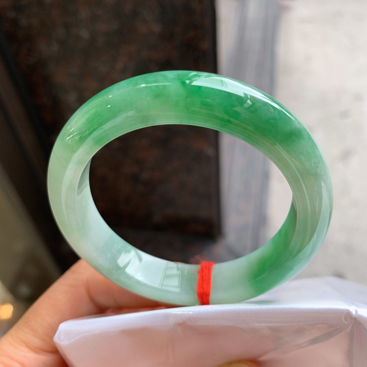 正圈飘绿 有纹 尺寸：52/11.4/8.5 细腻