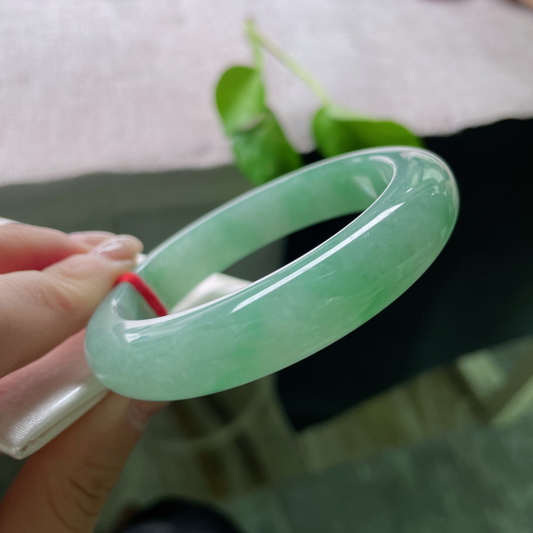 56/12.7/8.9，绿底正圈，不是那惊鸿一瞥的艳绿，而是这铺满底子的葱茏，才叫生生不息。无裂，ss51661a