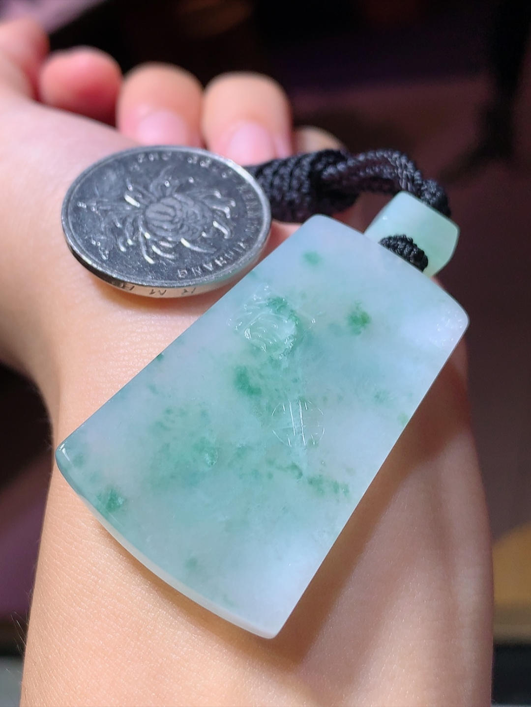 冰飘花仿古无事牌挂件 种老水润，胶感十足，层次分明，佩戴简约百搭 货号24514，44.8-27.9-4.9