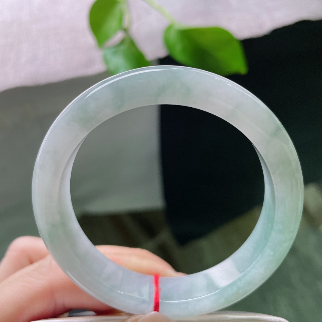 55/12.6/8.2，飘花正圈，清爽自然，线条流畅，水头好，种老，有棉线，ss52172a