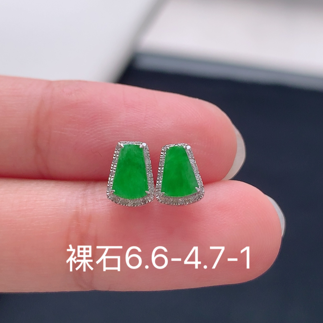 阳绿无事牌耳钉   种水好  冰润通透  上耳优雅迷人 货号25514，6.6-4.7-1