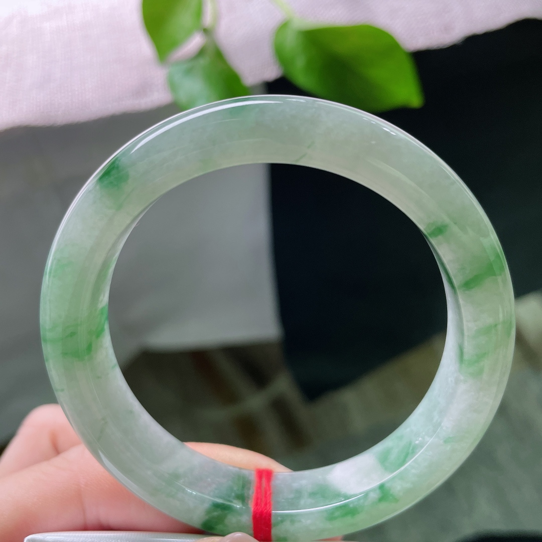 57/11.9/8.4飘绿正圈，水头好，种老，翠影轻飘凝玉骨，清风漫染入清和。无裂，ss50759a