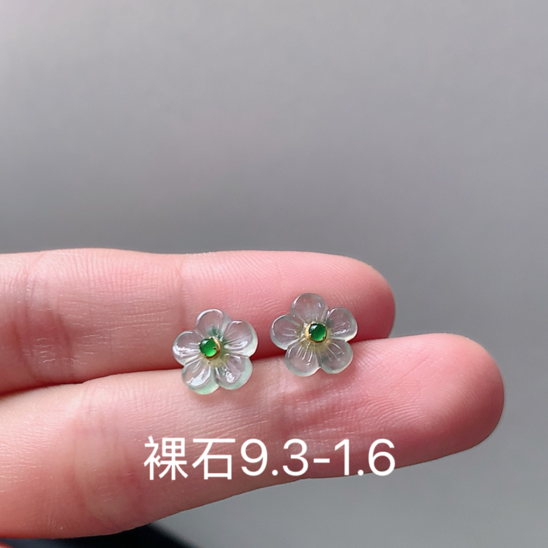  花朵耳钉 种老冰透细腻，无裂，佩戴精致迷人，9.3-1.6