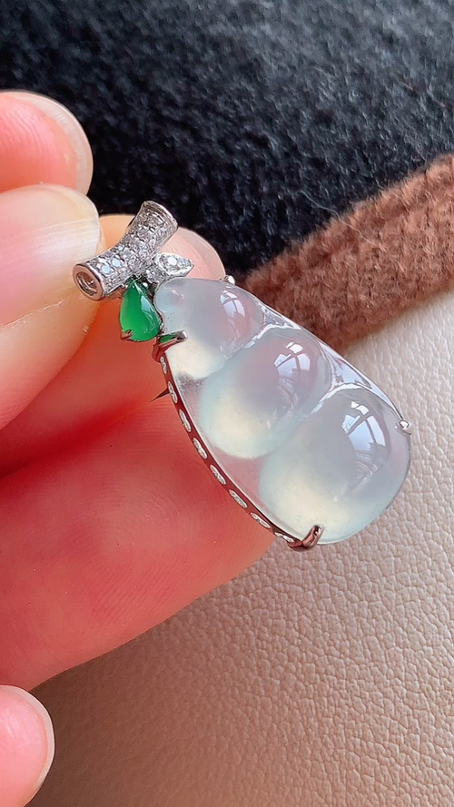 天然翡翠，冰透福豆，18k金 尺寸20-11.6-5 an515