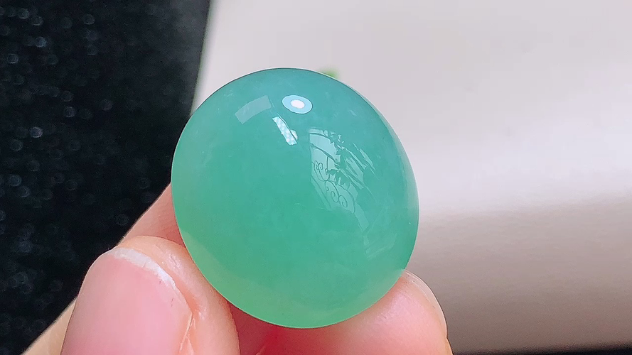 ️ 绿蛋，无裂，尺寸19.7-17.9-8.0mm，包A附证书