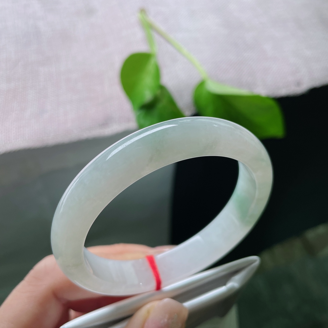 56/11.9/7.4，浅绿底正圈，一抹飘色灵动活泼，种老，水润，温馨怡人，无裂，ss52533a