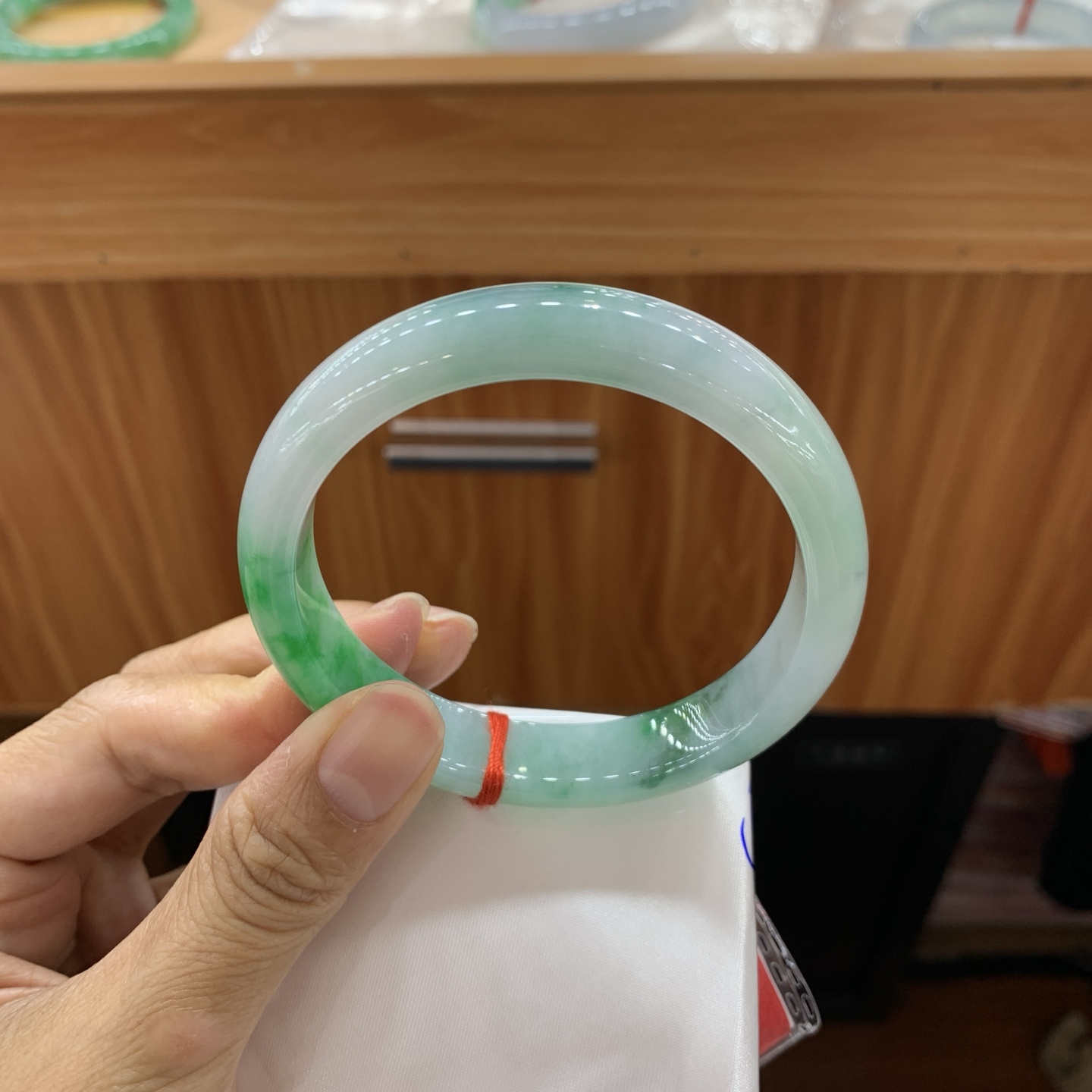051515GX 飘绿正圈翡翠手镯 58.5-12.2-7.6