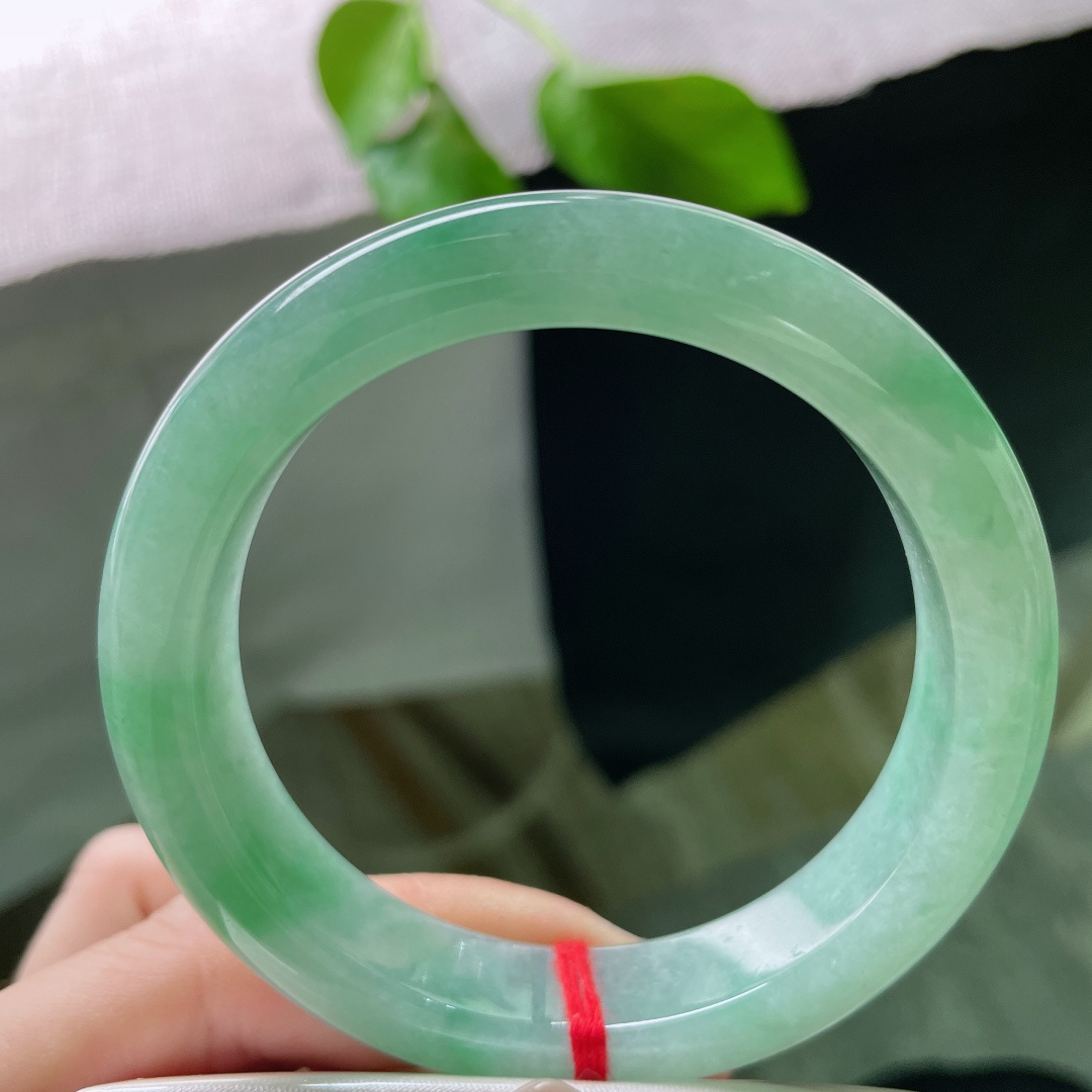 56/12.7/8.9，绿底正圈，不是那惊鸿一瞥的艳绿，而是这铺满底子的葱茏，才叫生生不息。无裂，ss51661a