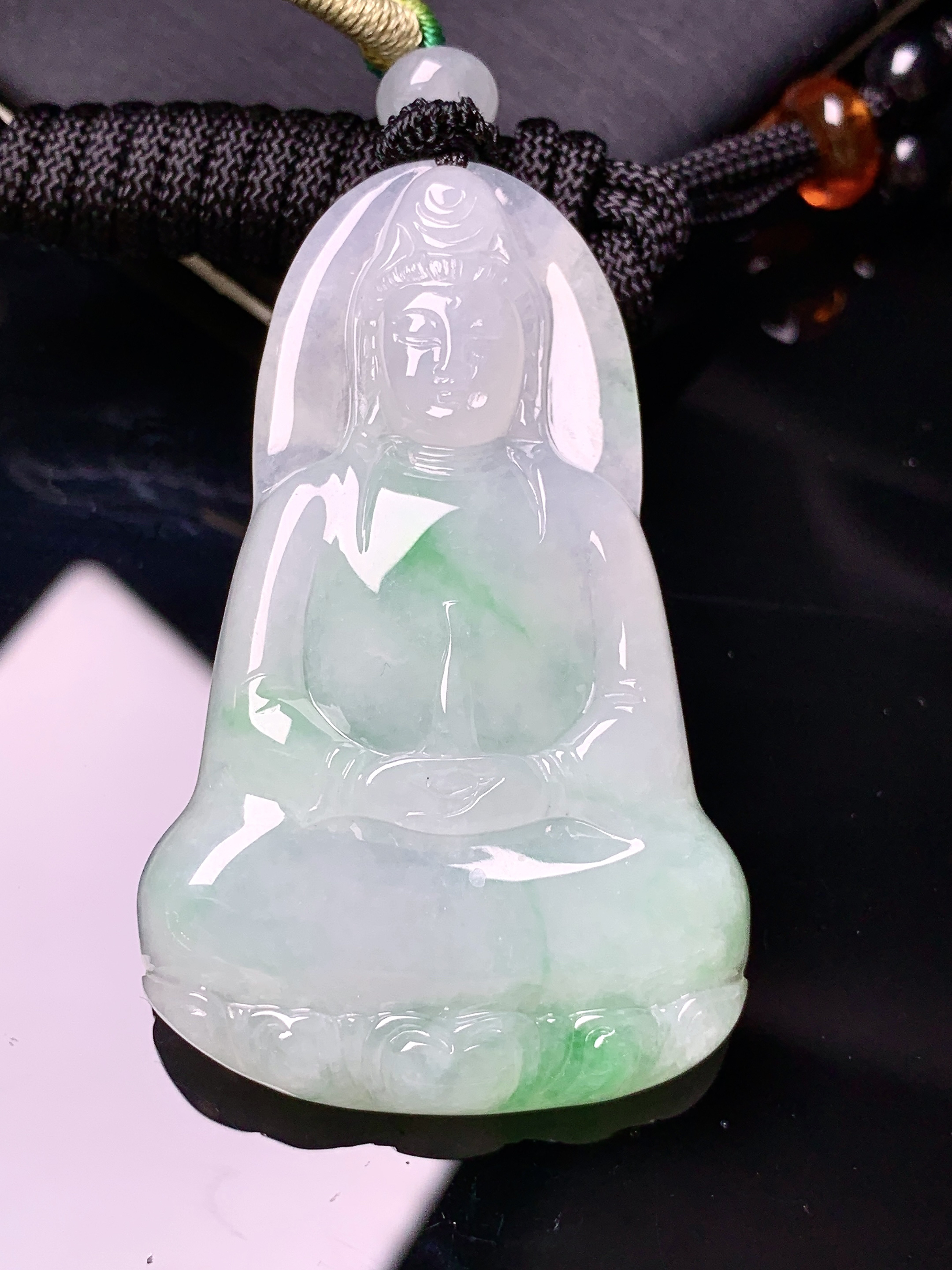 飘绿观音菩萨吊坠 玉质细腻 色泽艳丽清新 水润亮眼 整体尺寸49.6*30.6*5.5 w1