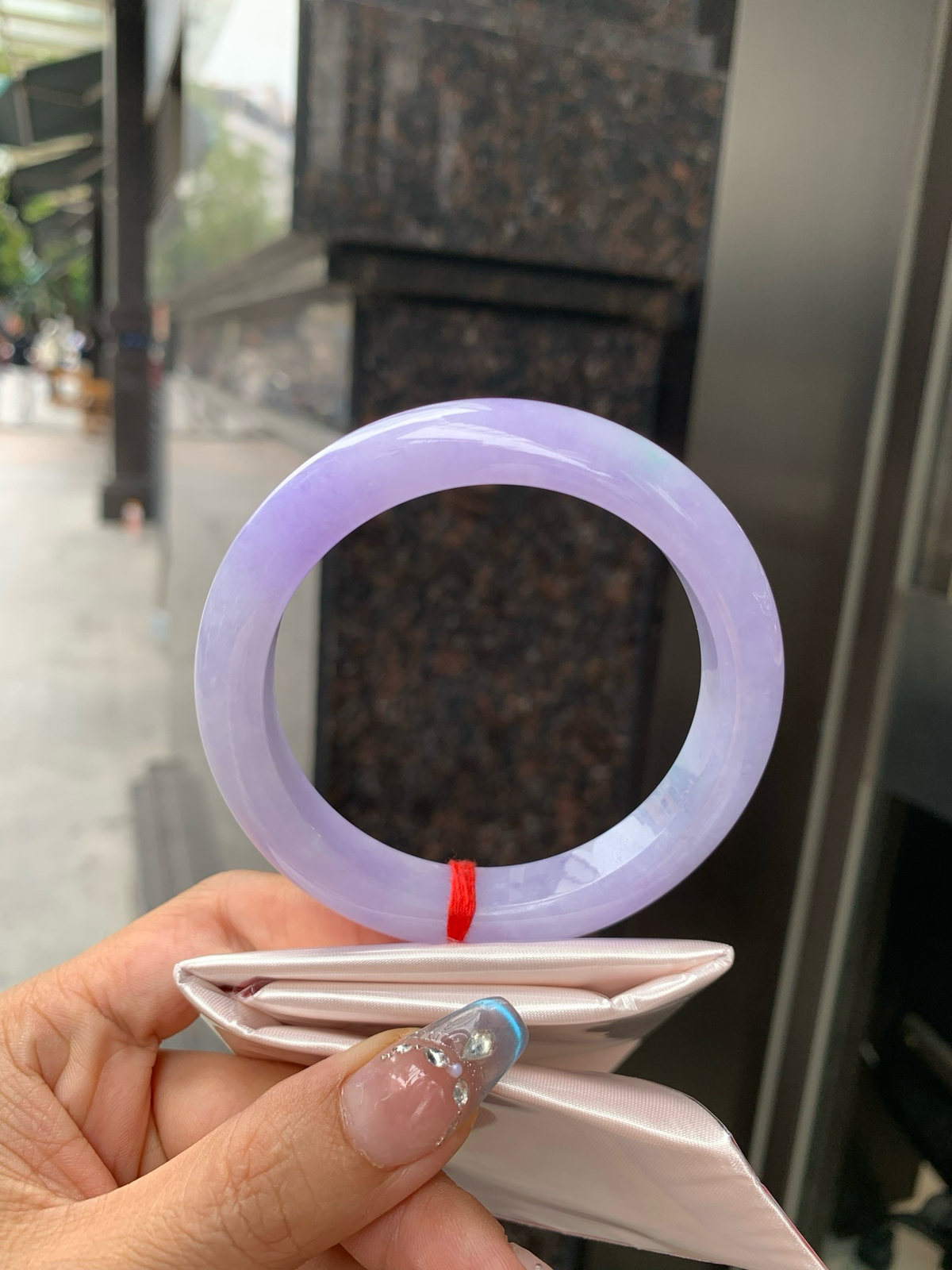 紫罗兰正圈
60-9.3-12.2
打灯细纹，底妆水润，半圈渐变紫罗兰吸睛抢眼，浪漫迷人，半山半水，