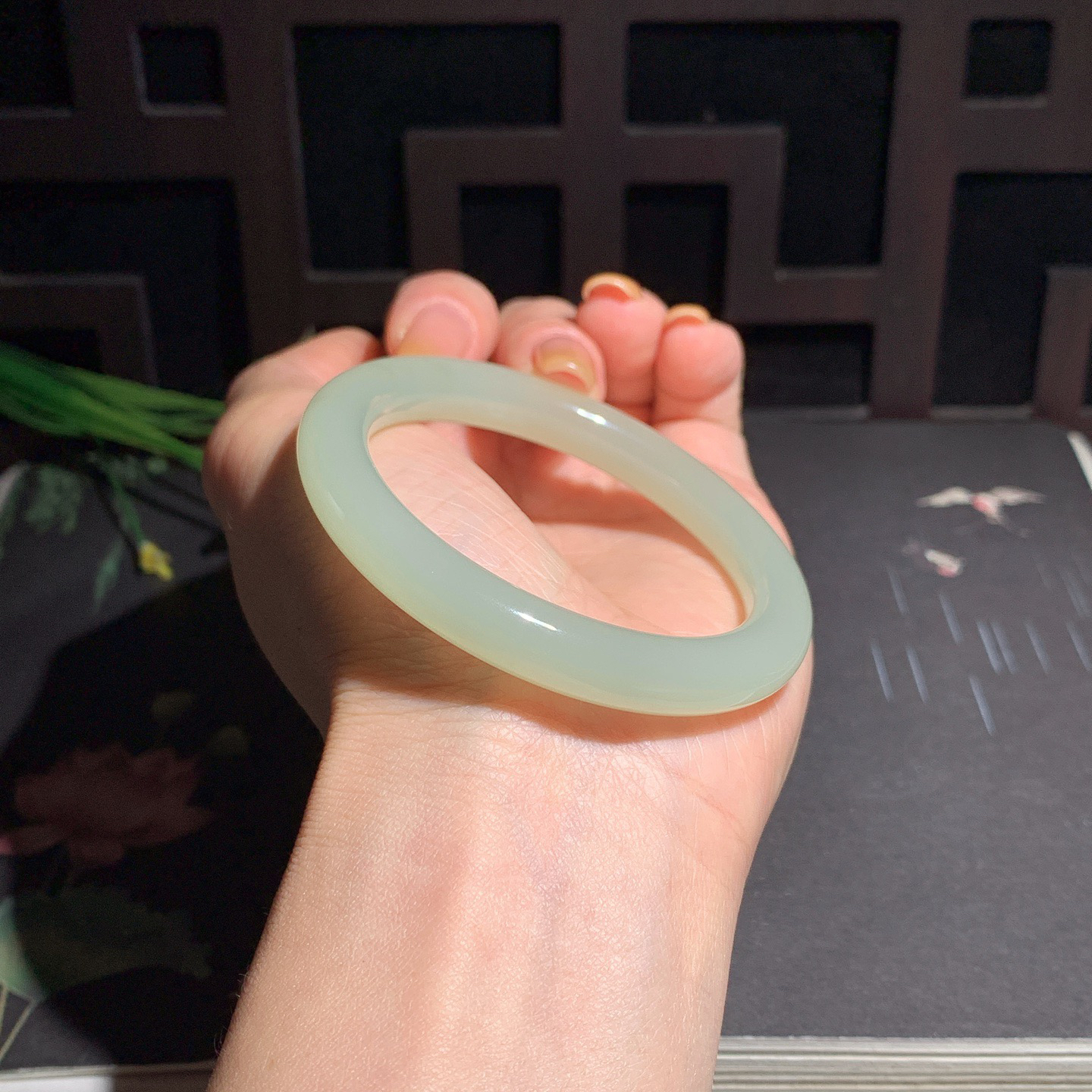 和田玉52.5圈口晴水色圆条手镯！玉质细腻油润 底色纯净 脂粉好，品质高。