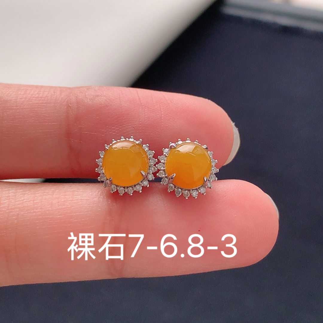 ️冰黄耳钉 饱满底子细腻，品相喜悦，佩戴简单大方货号29515，7-6.8-3