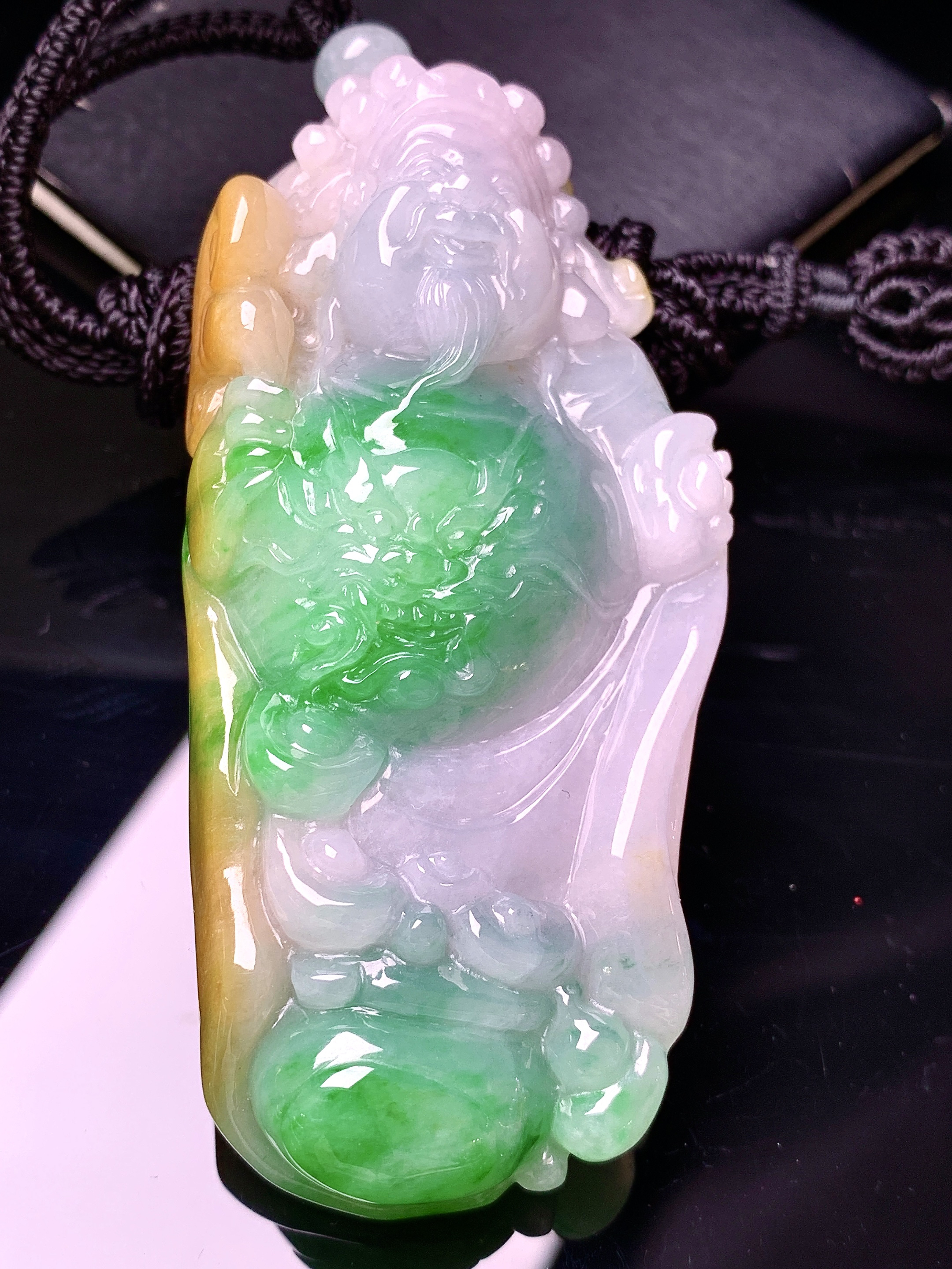 飘黄绿财神吊坠 玉质细腻 色泽艳丽清新 水润亮眼 整体尺寸70.2*36.6*14.6 w1