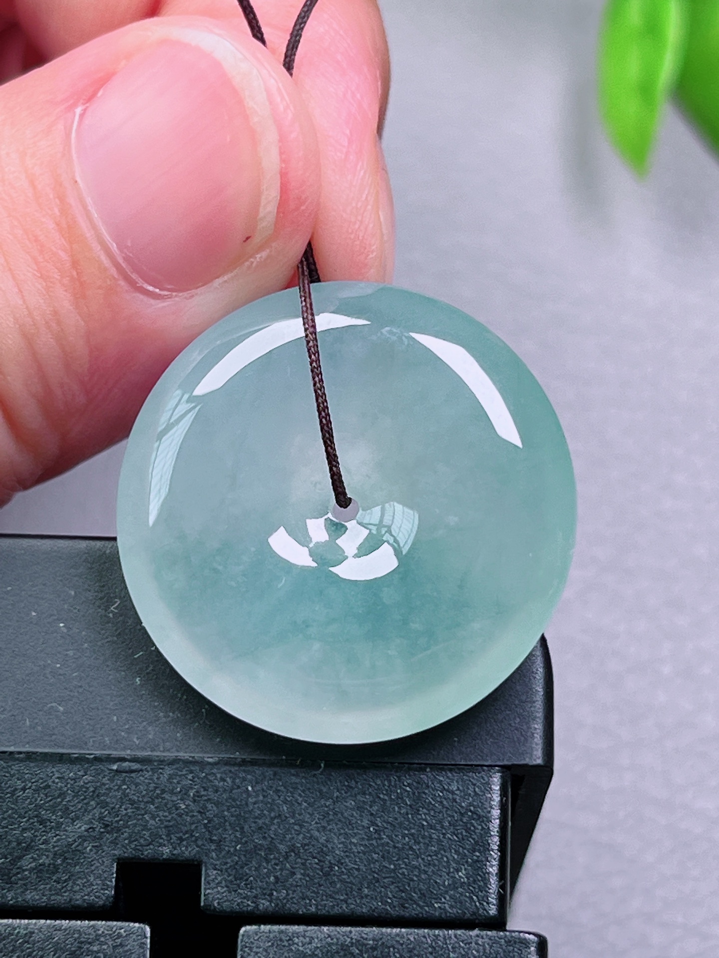冰种平安扣，无裂，油洁，冰透水润，起荧光，尺寸：25.4-5.9
