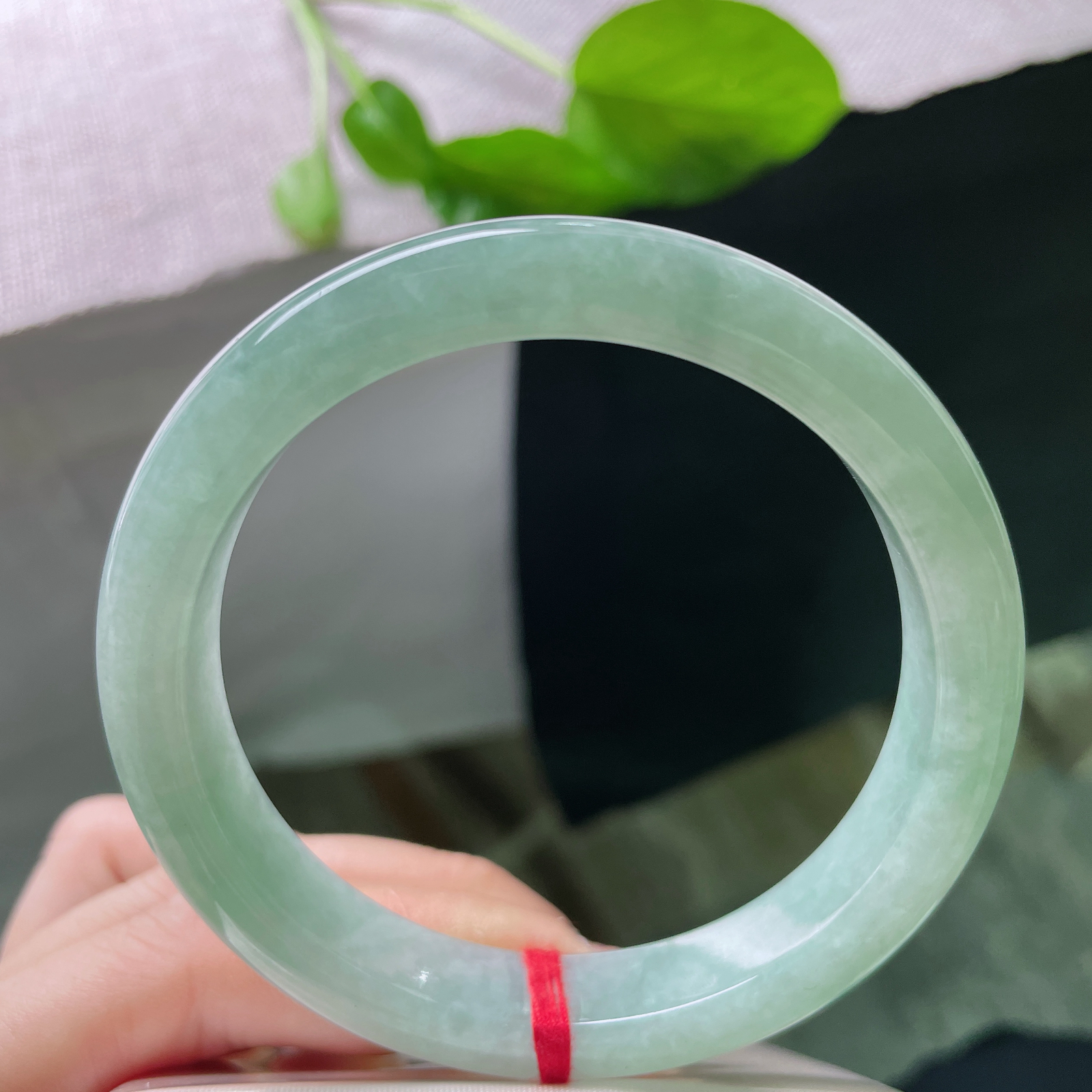 59.8/11.3/8.2绿底正圈，水润细腻，清雅高级，温柔大方，ss51873a..