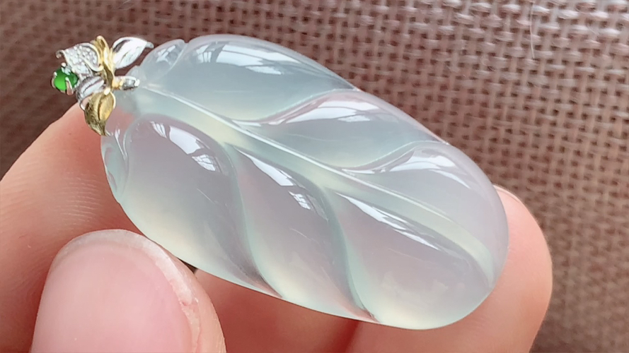 翡翠精品，树叶，冰种无裂，底色美18k金，尺寸32-18.6-5 aa516