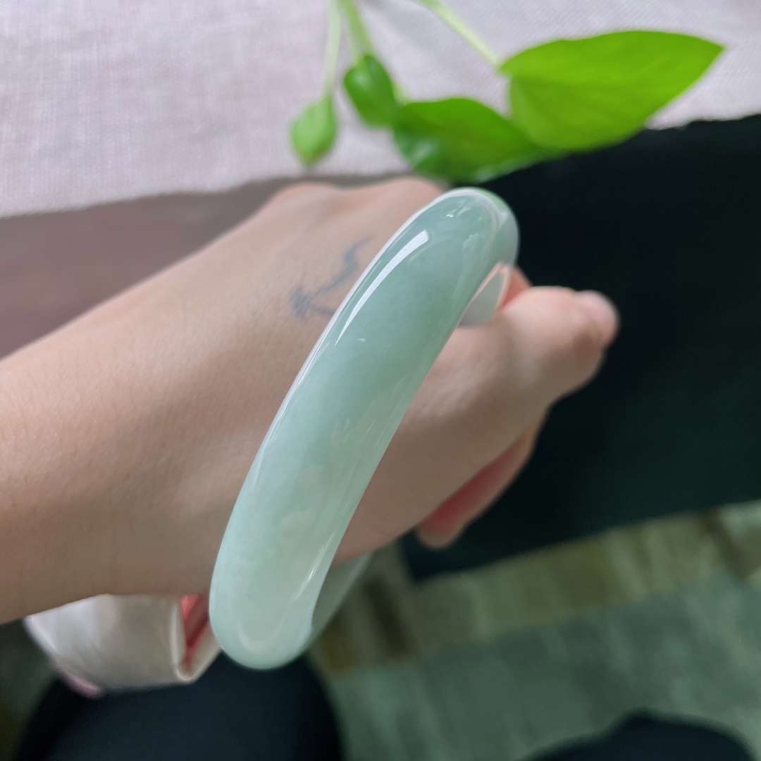 56.6/12.4/8.7，淡绿底正圈，水头好，种老，淡雅高贵，清爽，棉线，ss50884a