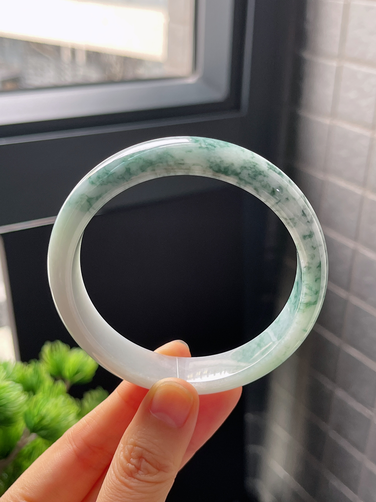 正圈59.6圈口，翡翠糯化种飘绿手镯