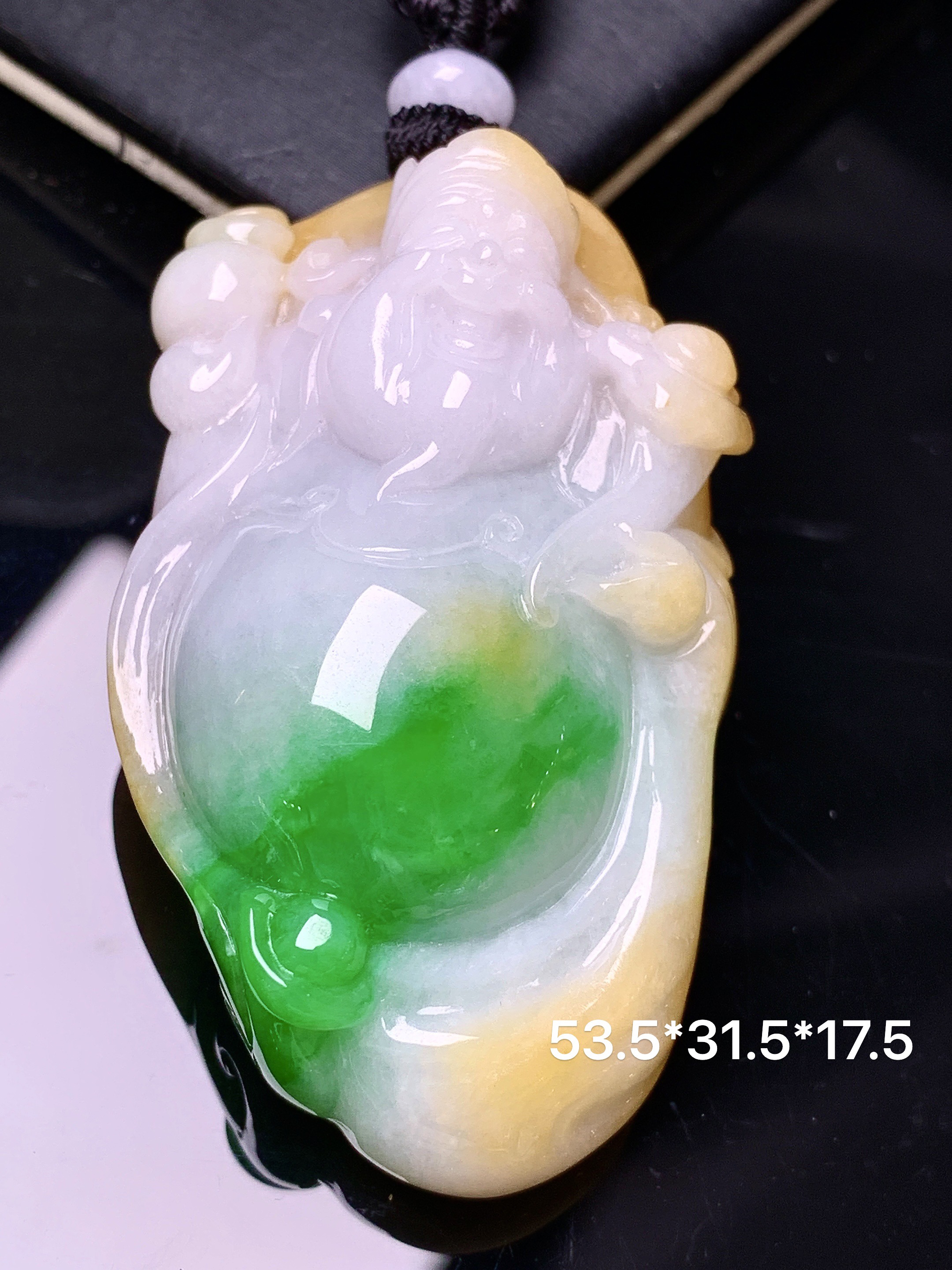 飘黄绿翡财神吊坠 玉质细腻 色泽艳丽清新 水润亮眼 整体尺寸53.5*31.5*17.5 w1