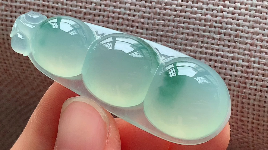 天然翡翠，冰飘花大福豆，晴水，尺寸52.3-19.9-9.7 ac517
