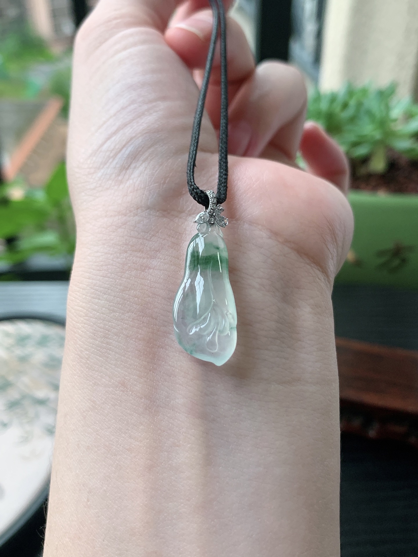 18k金镶嵌老坑冰种胶感飘蓝花玉兰花吊坠，裸石尺寸:28-11.5-5.2mm