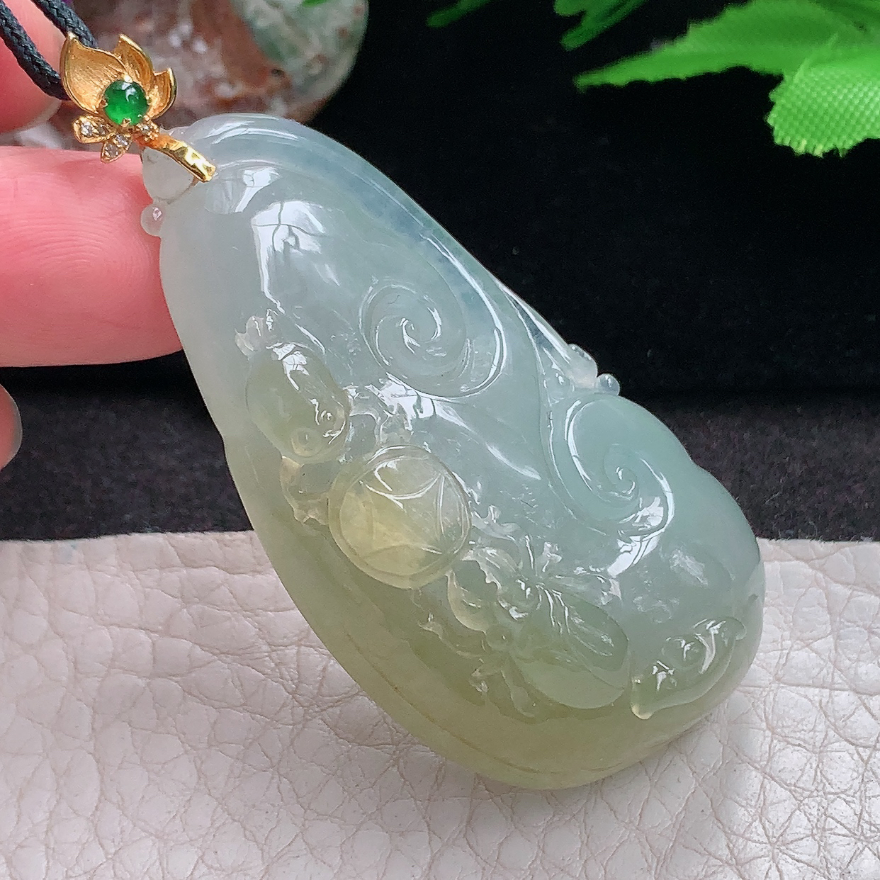 yl实拍53.8*27.5*13.5天然缅甸翡翠冰飘黄翡富甲一方吊坠，