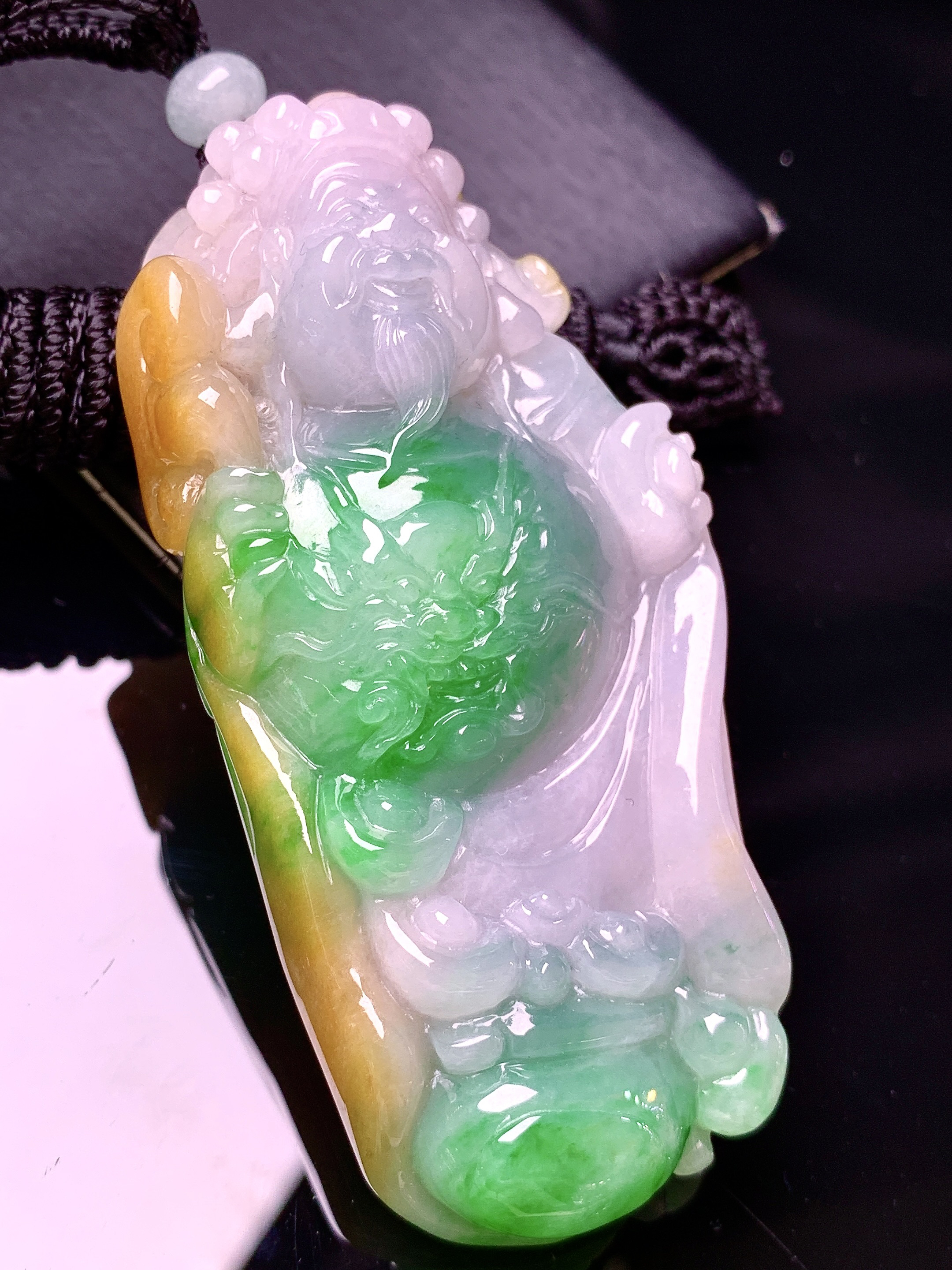 飘黄绿财神吊坠 玉质细腻 色泽艳丽清新 水润亮眼 整体尺寸70.2*36.6*14.6 w1